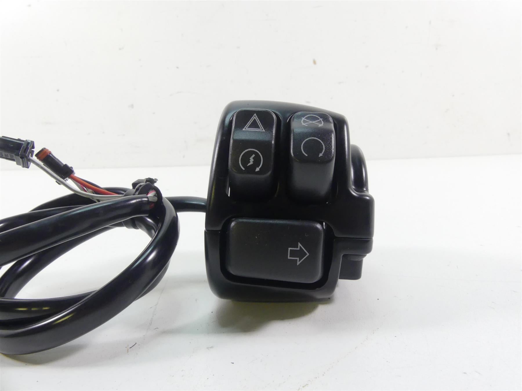 2018 Harley Softail FXFB Fat Bob Right Hand Start Stop Control Switch 71500462 {{ shop.shopifyCountryName }} - Mototech271