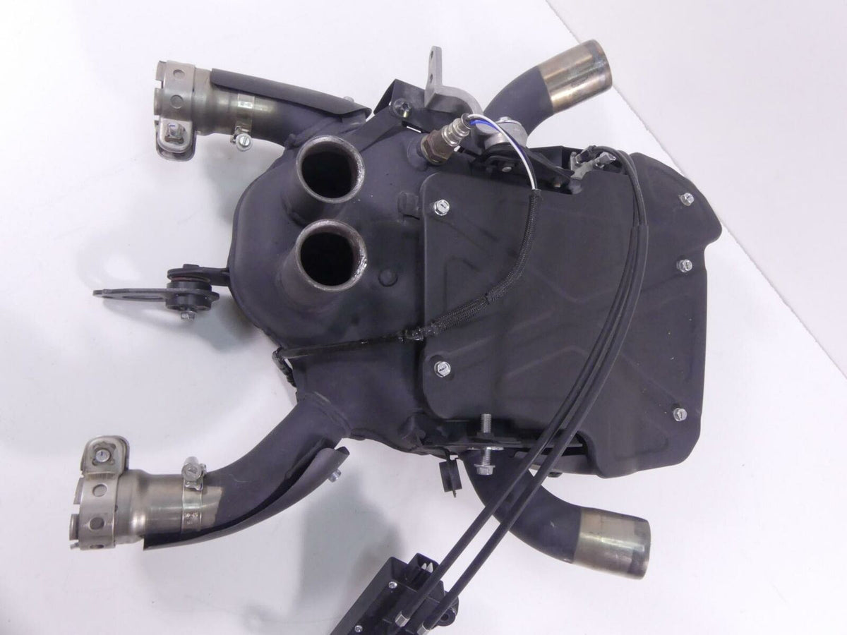 2019 Yamaha VMX17 V-Max 1700 Exhaust Chamber Header Manifold Pipe 2S3-14701-50-0 {{ shop.shopifyCountryName }} - Mototech271