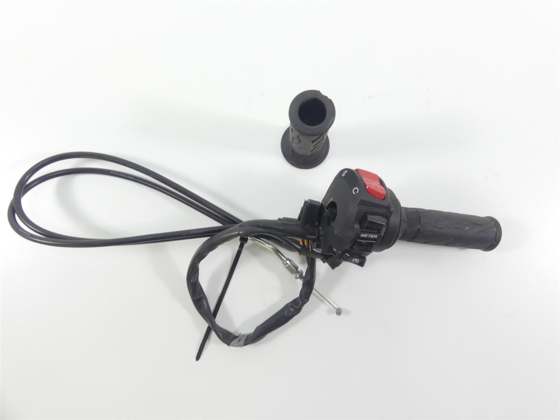 2022 Suzuki GSXR750 Right Hand Control Switch Throttle & Grips -Read 37200-47H30 {{ shop.shopifyCountryName }} - Mototech271