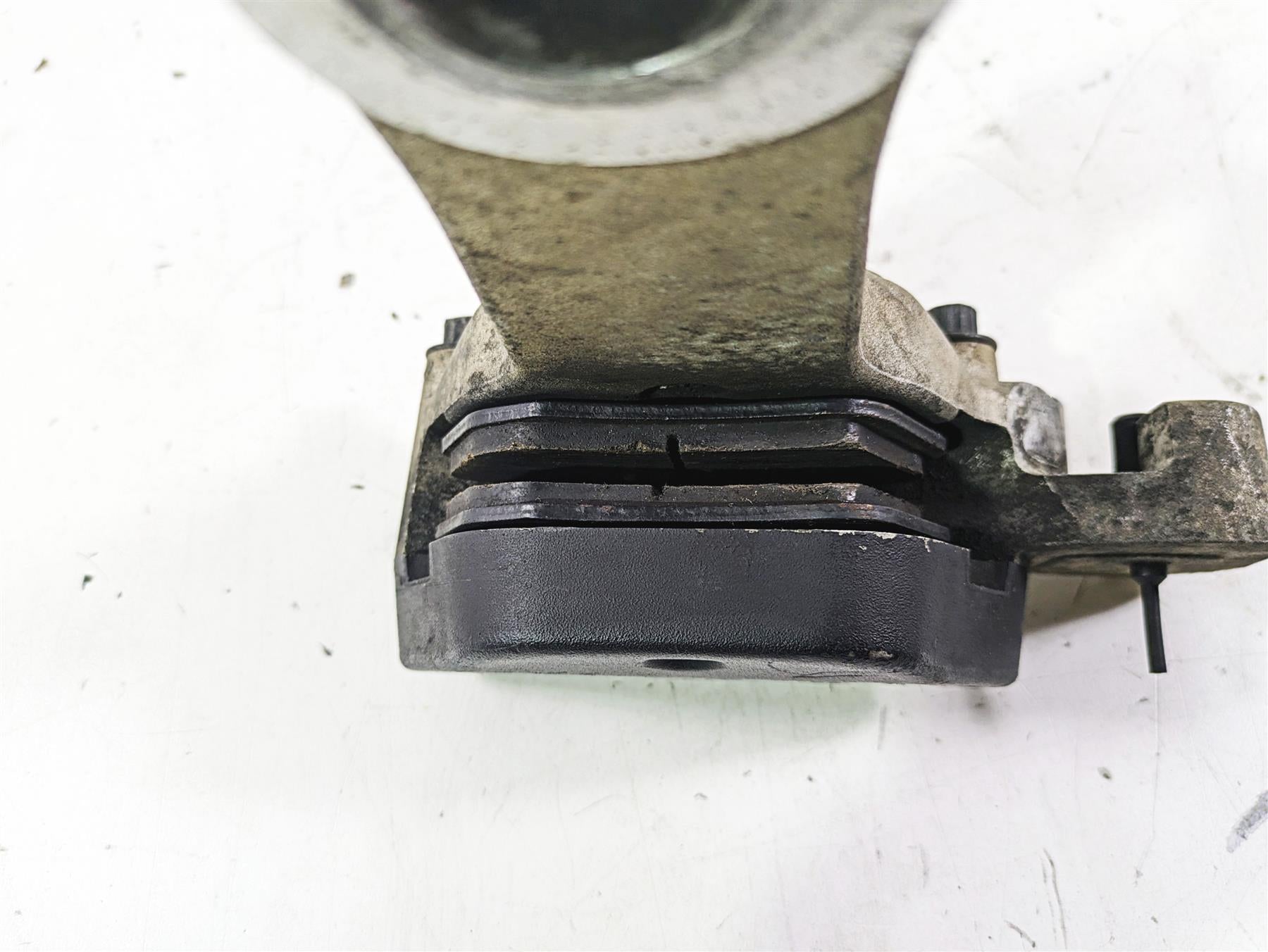 2003 Harley Touring FLHTCUI 100TH E-Glide Rear Brake Caliper & Bracket 44080-02C {{ shop.shopifyCountryName }} - Mototech271