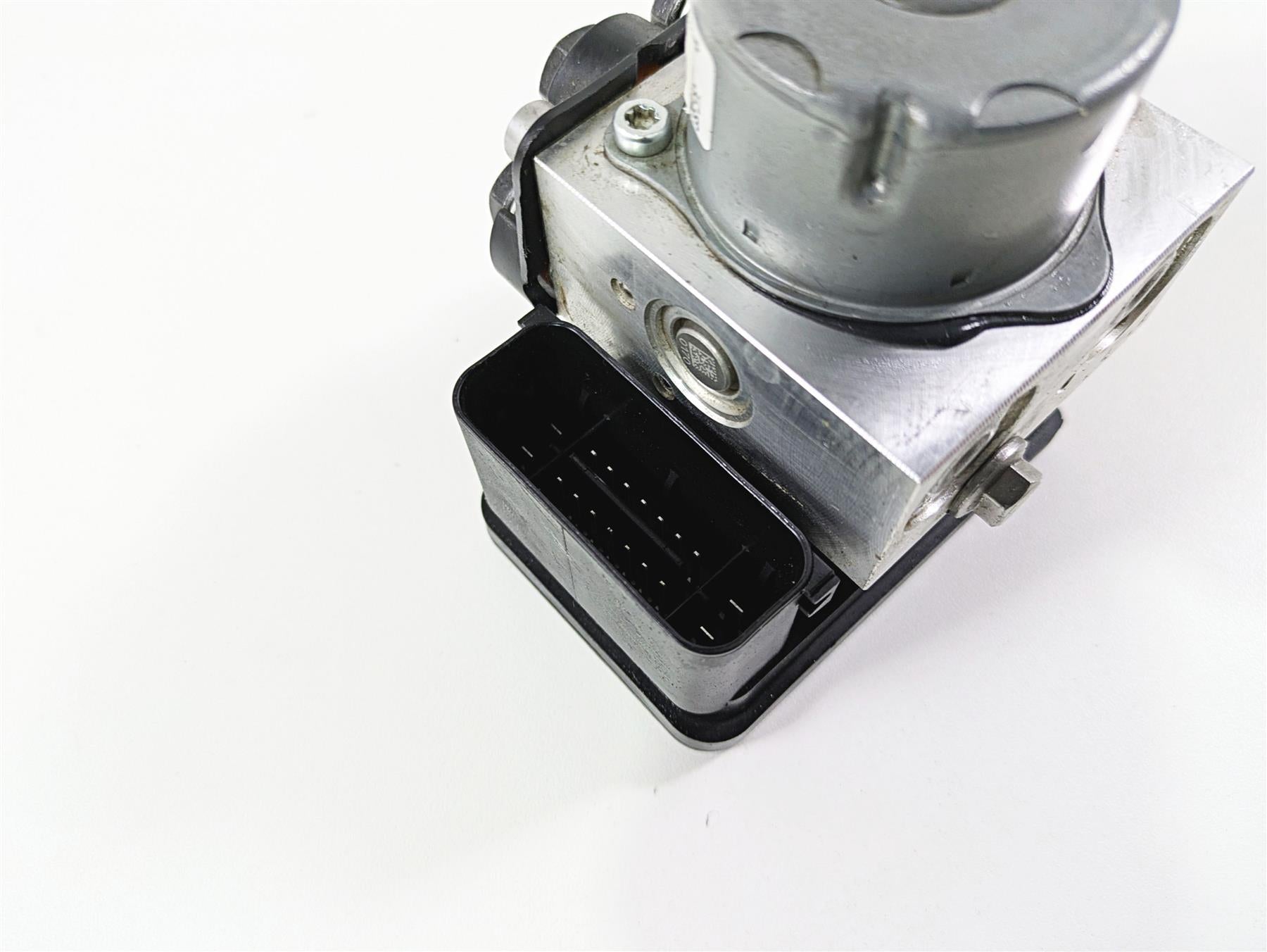 2024 Triumph Tiger 900 GT Abs Brake Pump Unit Module T2029921 T2029920 {{ shop.shopifyCountryName }} - Mototech271