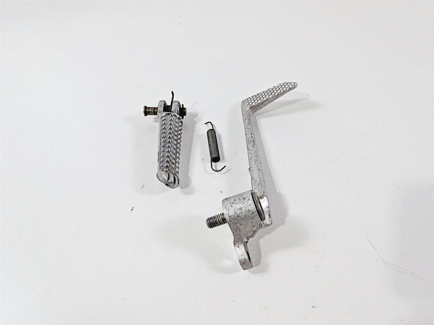 2008 Yamaha YZF R1 RN19 Front Right Footpeg & Brake Pedal 4C8-27211-00-00 {{ shop.shopifyCountryName }} - Mototech271