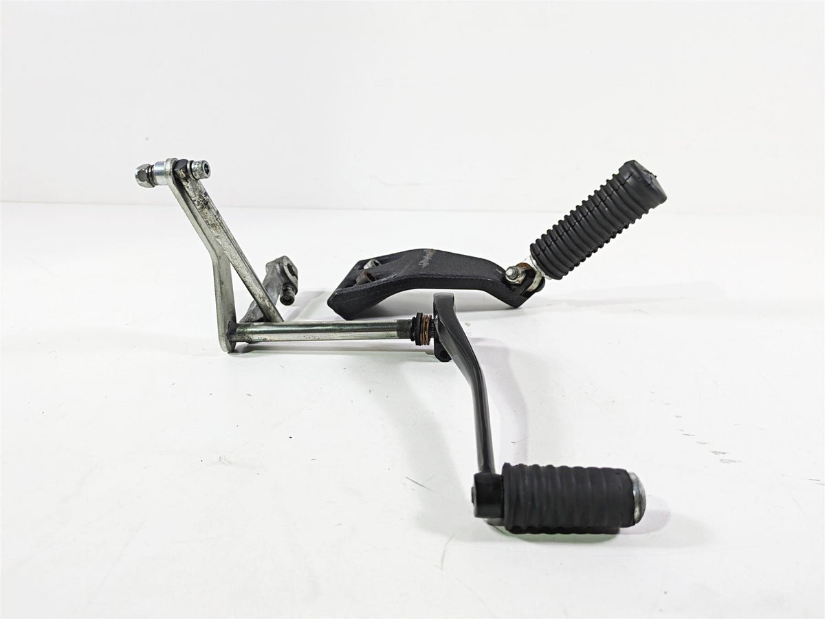 2017 Harley Dyna FXDB Street Bob Front Left Mid Footpeg & Shifter 50667-07 {{ shop.shopifyCountryName }} - Mototech271
