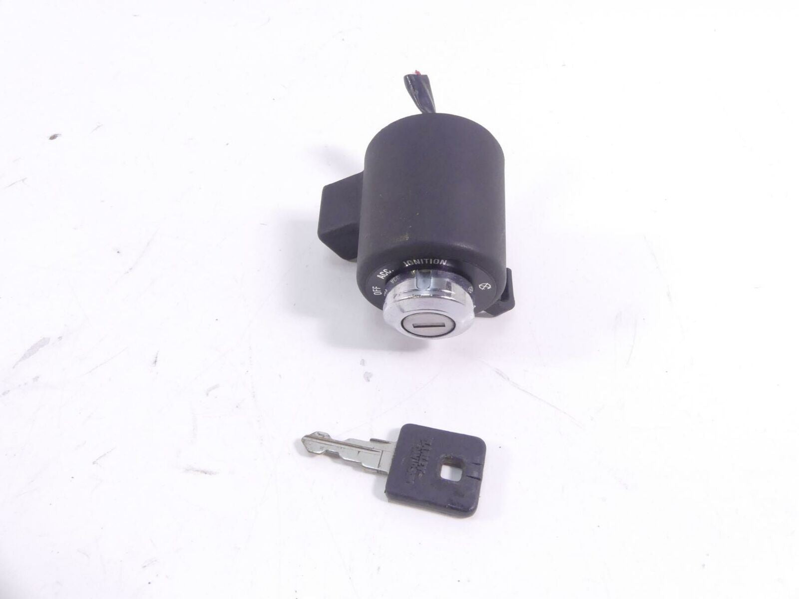 2000 Harley Sportster XL1200 Ignition Switch Key Set - Read 71425-94