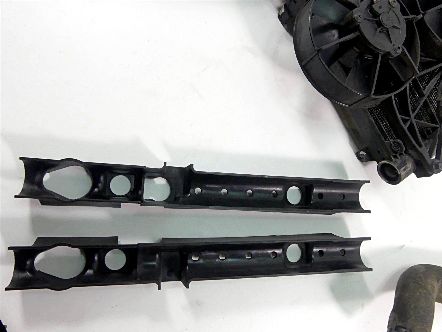 2014 Harley VRSCF Muscle V-Rod Radiator Fans Hoses Set 26721-04C 26800027 {{ shop.shopifyCountryName }} - Mototech271