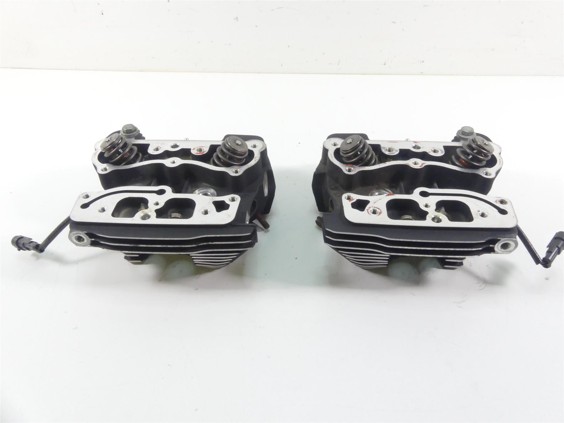 2013 Harley Touring FLHX Street Glide Cylinderhead Cylinder Head Set 17193-06A {{ shop.shopifyCountryName }} - Mototech271