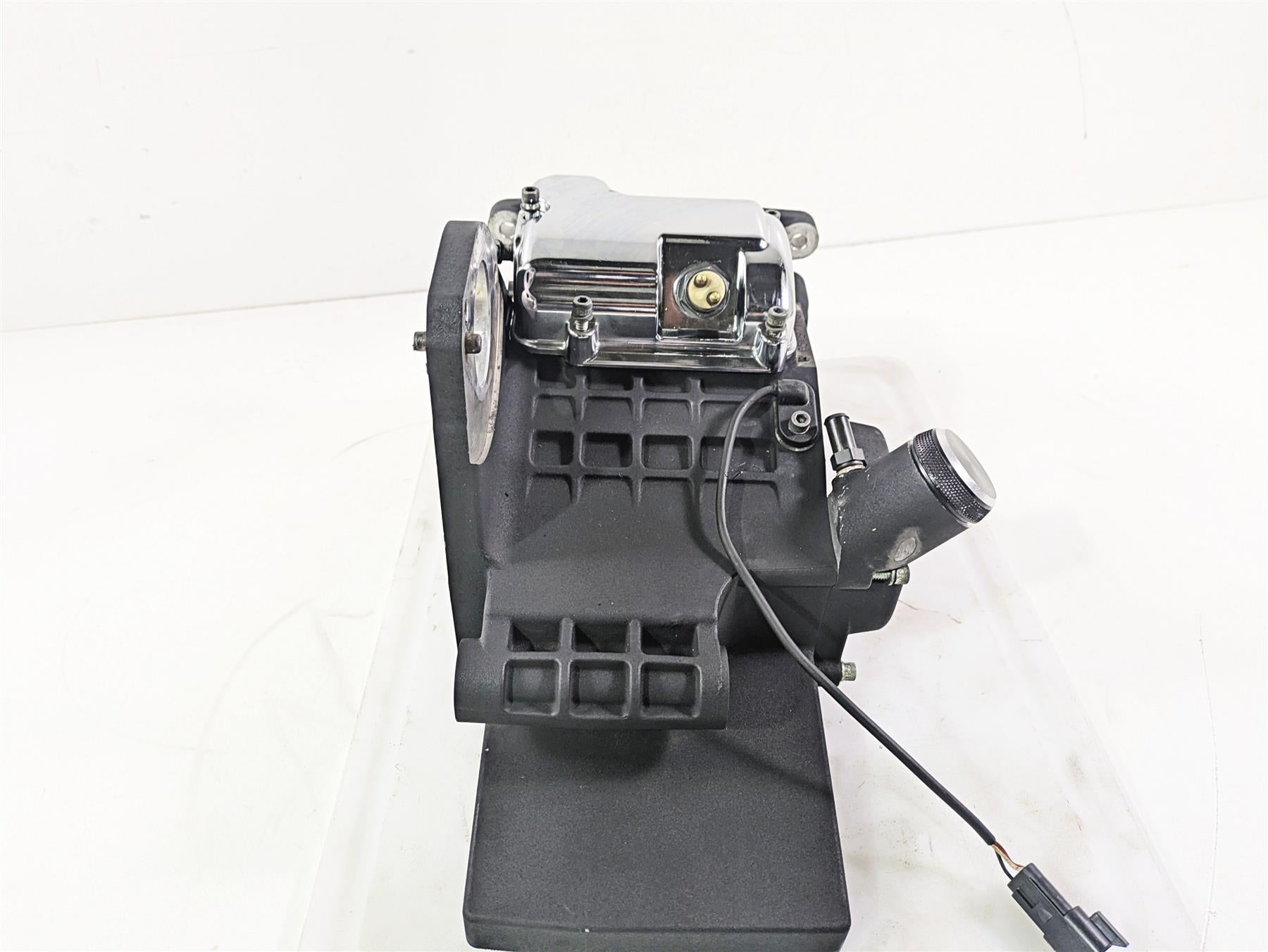 2005 Harley Touring FLHRI Road King Transmission Gear Box Case Cover 34740-02A {{ shop.shopifyCountryName }} - Mototech271