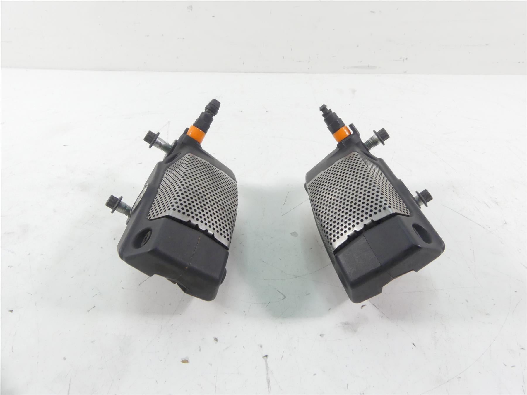 2011 Harley Touring FLTRX Road Glide Front Brake Caliper Set 43027-08 43023-08 {{ shop.shopifyCountryName }} - Mototech271