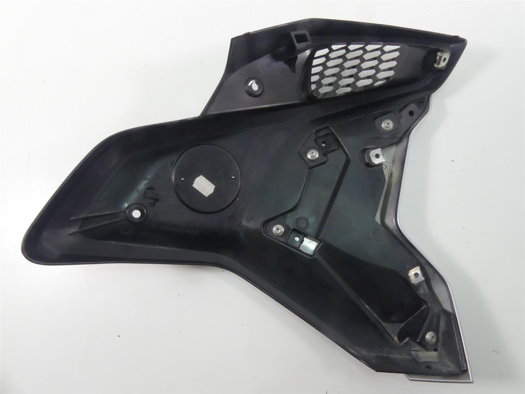2019 BMW R1250GS K50 Left Side Intake Fairing & Emblem 46638556655 46638392881 {{ shop.shopifyCountryName }} - Mototech271