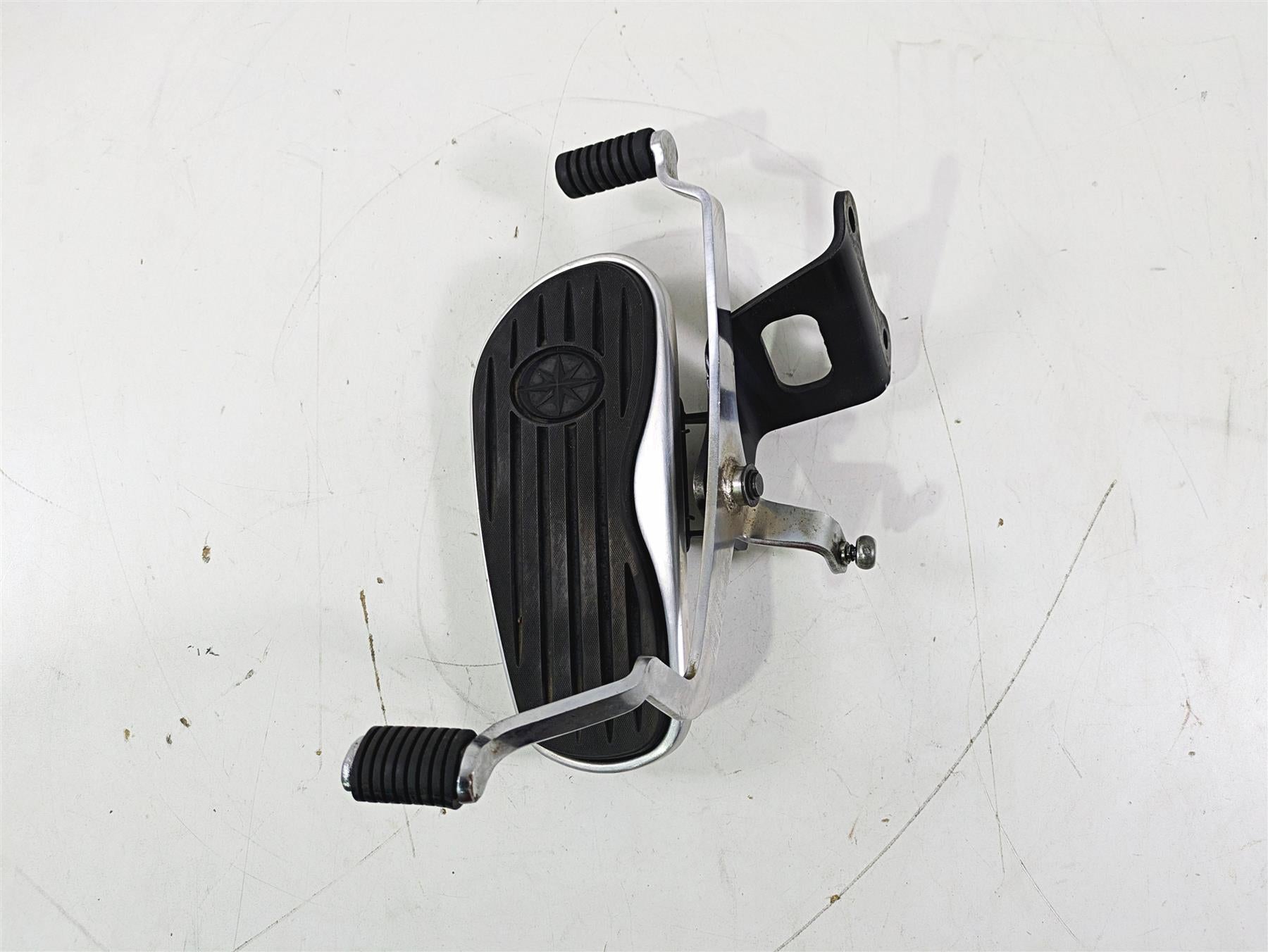 2005 Yamaha XVS650 V-Star Left Floor Board & Shifter - READ 5BN-27412-03-00 {{ shop.shopifyCountryName }} - Mototech271