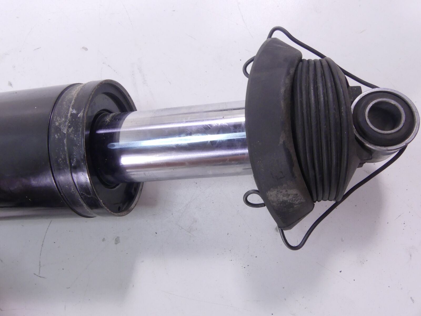 2009 Harley Touring FLHRC Road King Rear 13" Showa Shock Damper Set 54565-09 {{ shop.shopifyCountryName }} - Mototech271