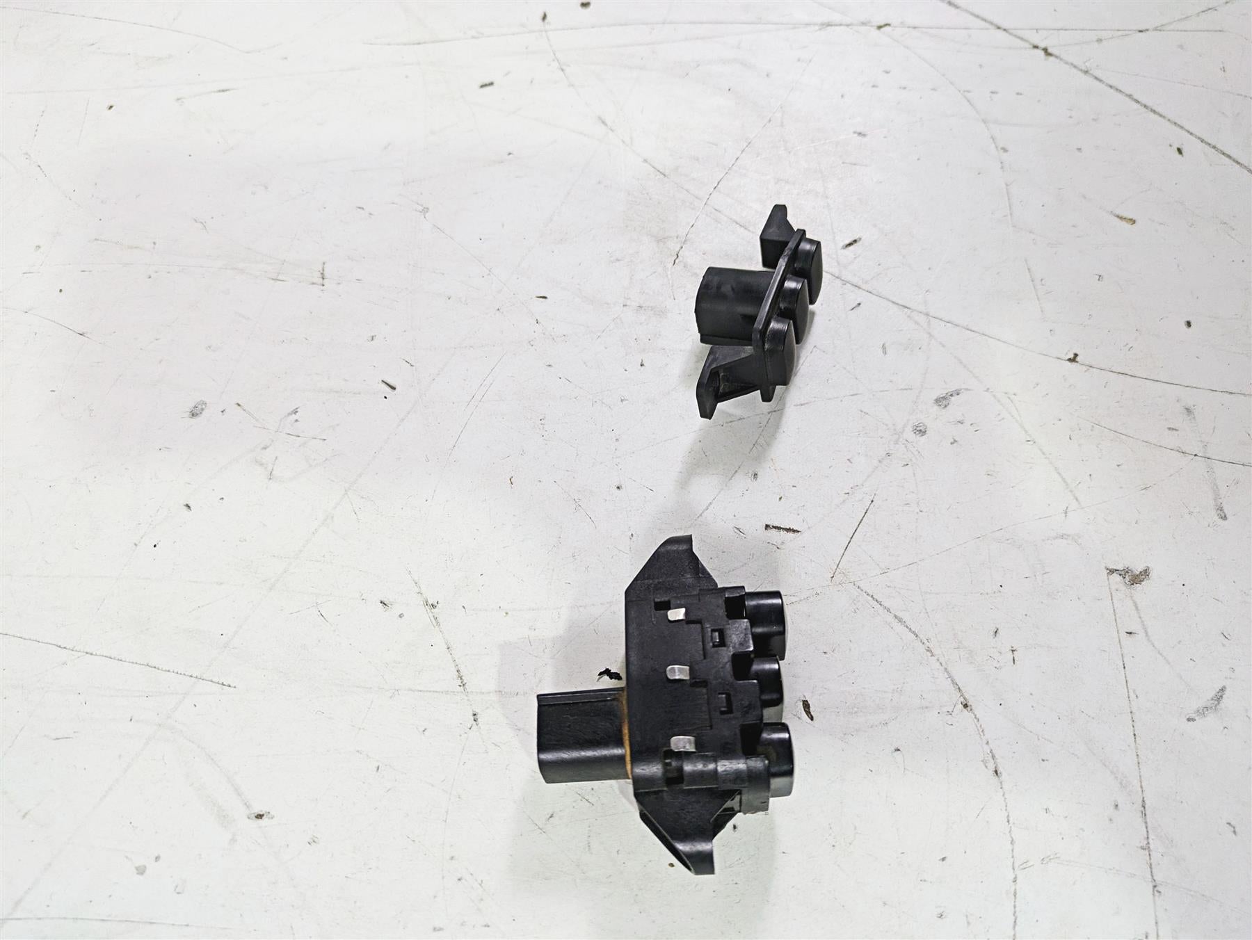 2015 Harley Touring FLHTKL E -Glide Low Auxiliary Switch Button Set 69200172 {{ shop.shopifyCountryName }} - Mototech271