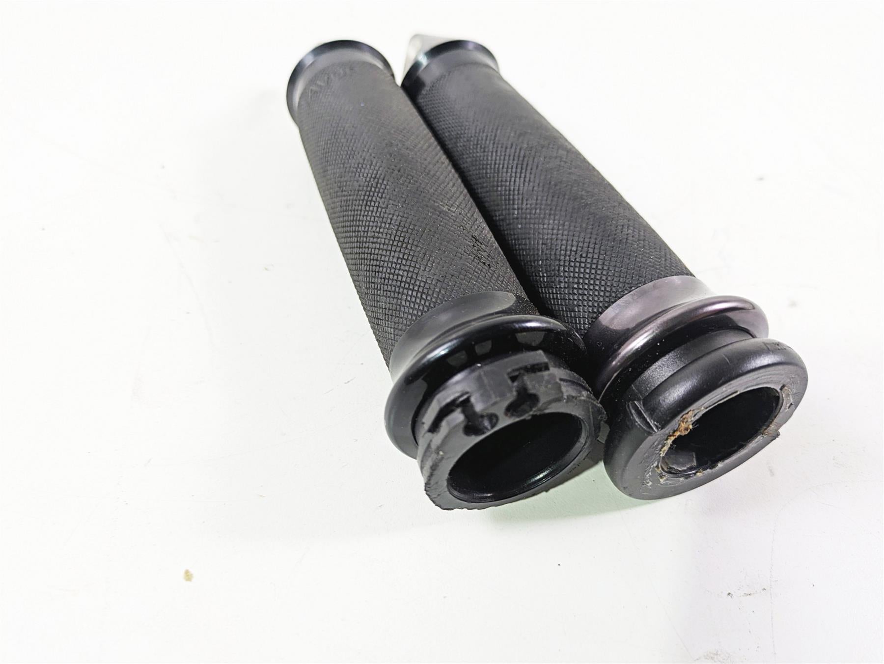 2001 Harley Touring FLHX Street Glide Avon Spike Hand Grip Set Grips 61-0387 {{ shop.shopifyCountryName }} - Mototech271