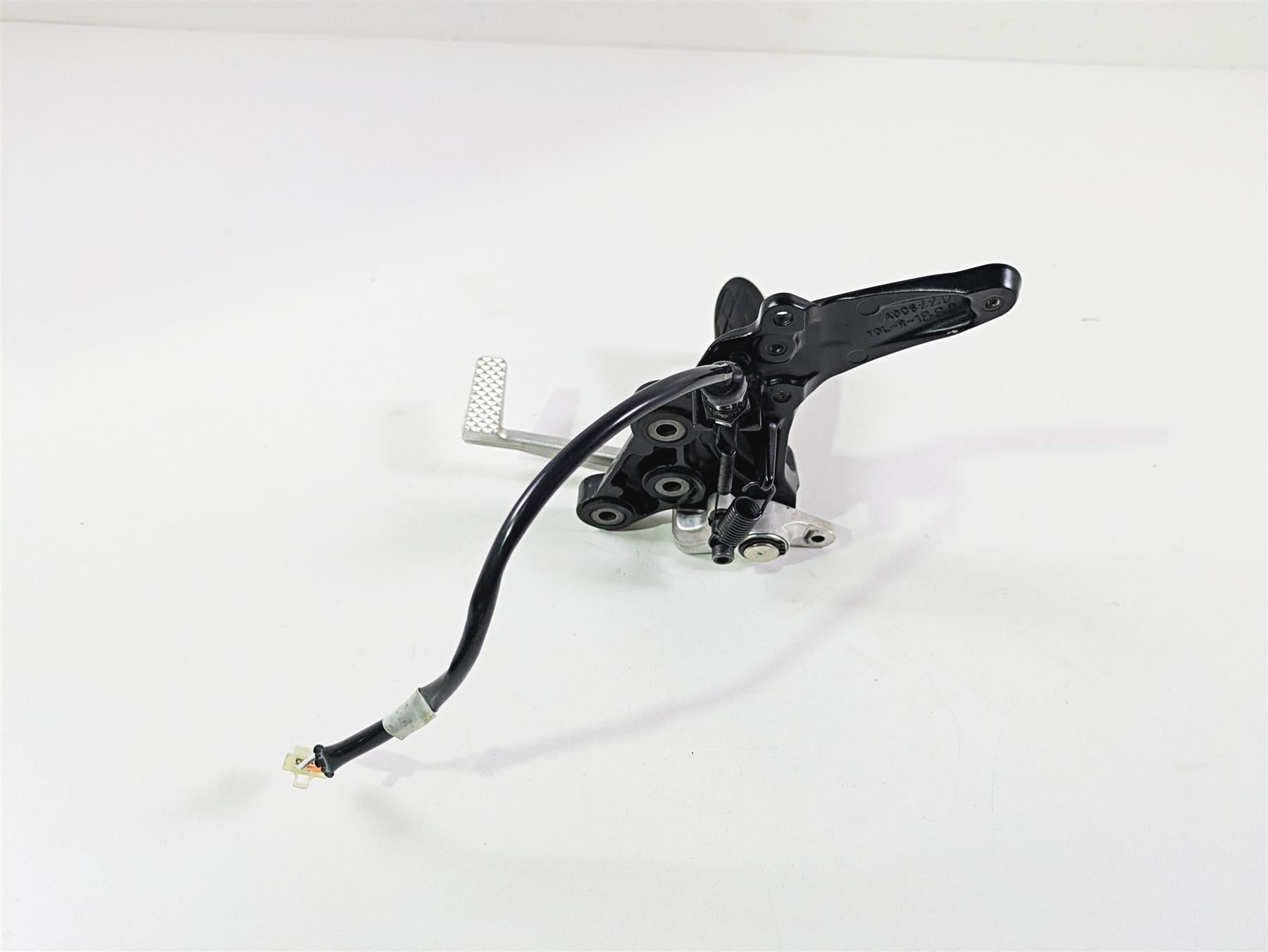 2023 Suzuki GSX1300 RR Hayabusa Right Front Footpeg & Brake Pedal 43510-10L00 {{ shop.shopifyCountryName }} - Mototech271