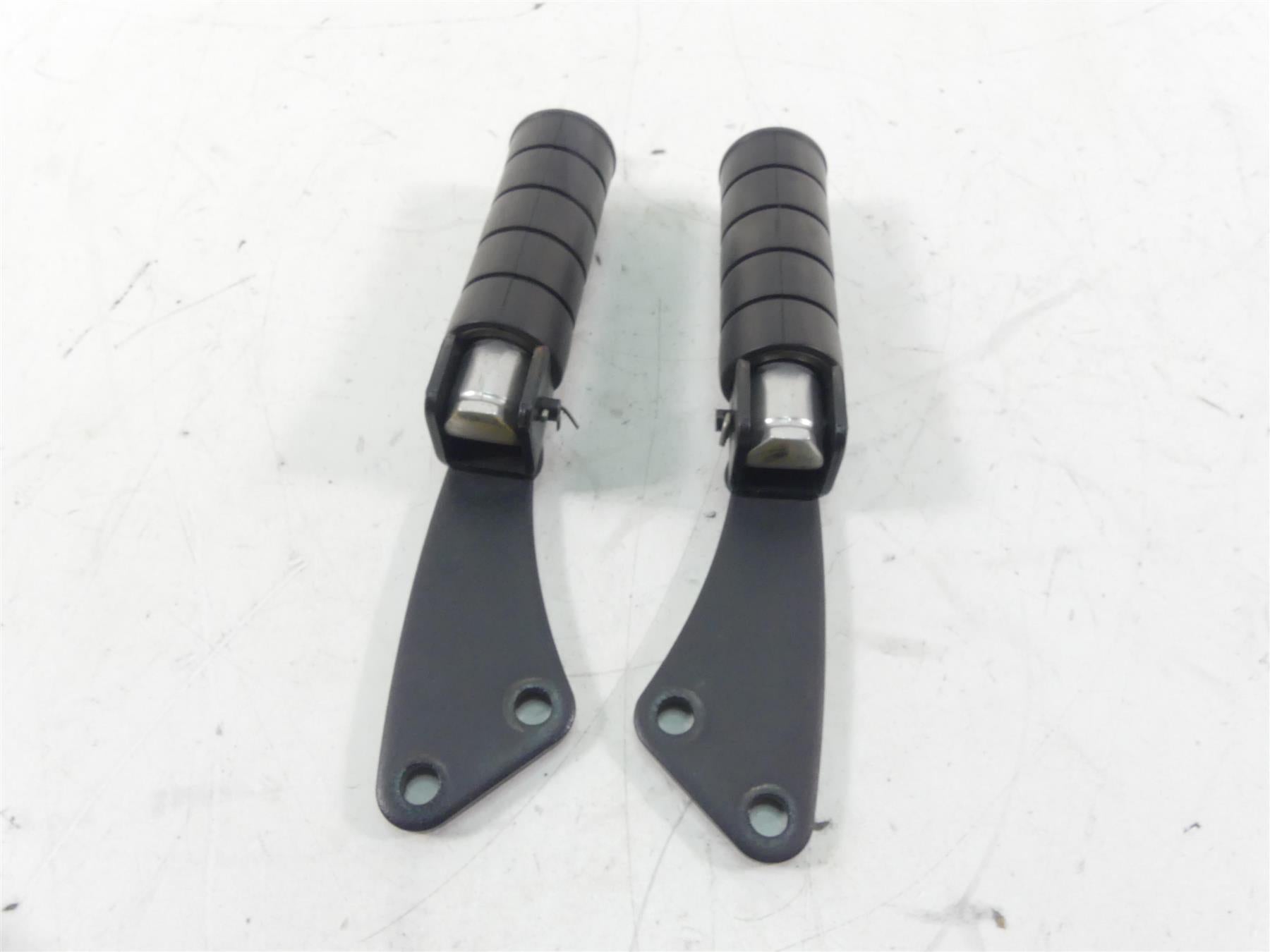 2001 Yamaha XV1600 Road Star Rear Passenger Pillion Foot Peg Set 4WM-27430-11-00 {{ shop.shopifyCountryName }} - Mototech271