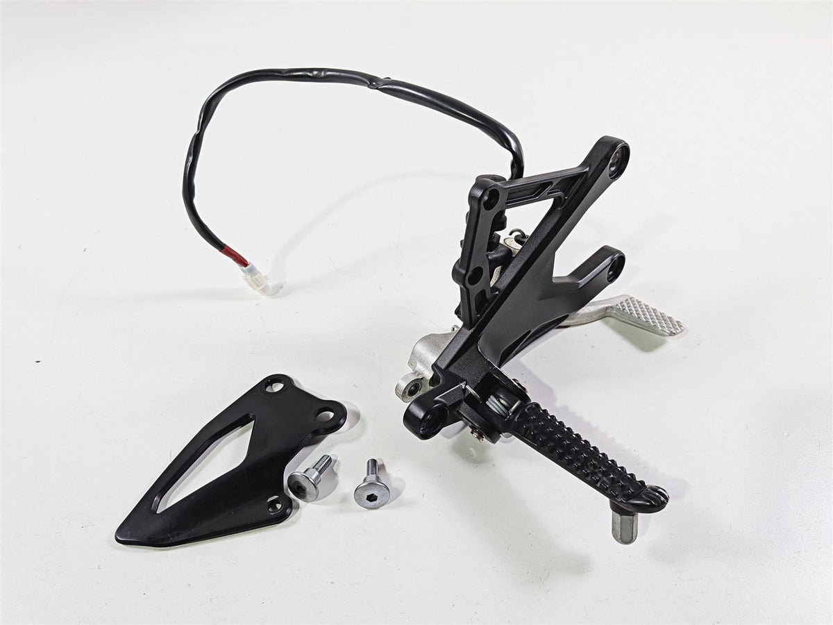 2022 Yamaha YZF R1 R1M RN65 Front Right Foot Peg & Brake Pedal 2CR-27443-00-00-Mototech271