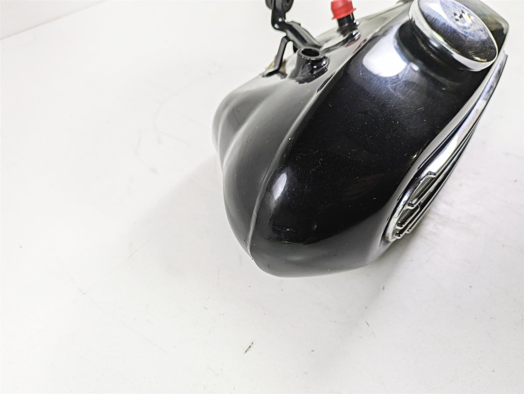2006 Triumph Rocket 3 Side Oil Tank Reservoir & Lid T1210259 {{ shop.shopifyCountryName }} - Mototech271