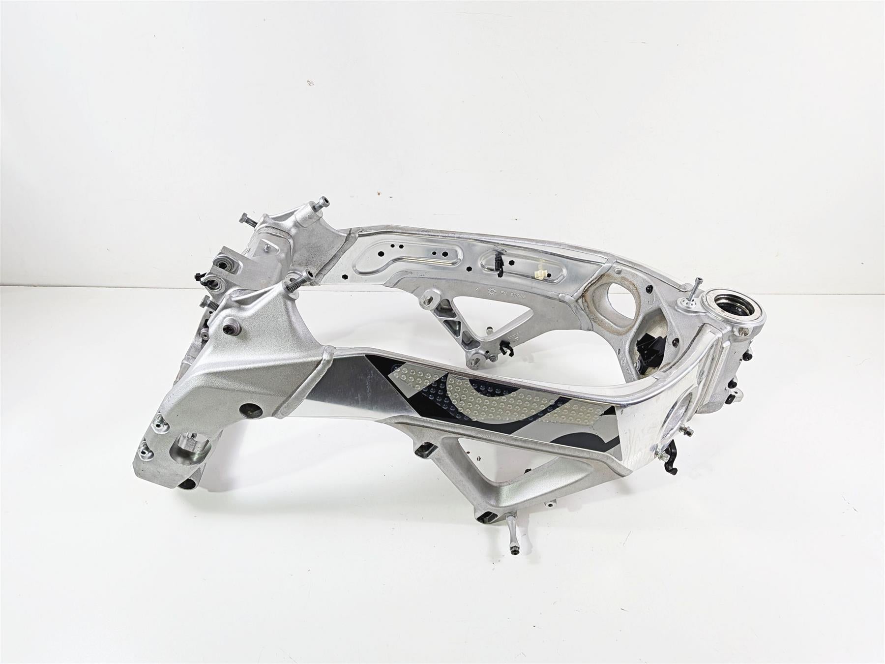 2018 Aprilia RSV4 RR Straight Main Frame Chassis With California Salvage Title 8954604 {{ shop.shopifyCountryName }} - Mototech271