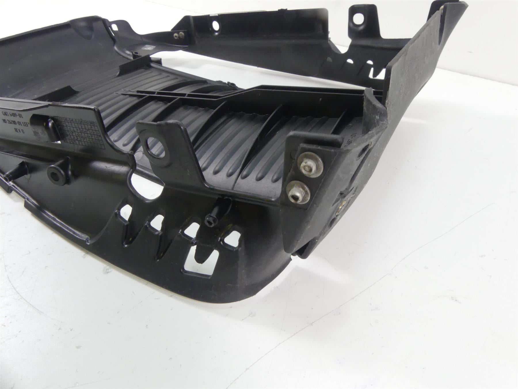 2006 Harley VRSCD Night V Rod Radiator Cooler Center Cover Fairing 26788-01A {{ shop.shopifyCountryName }} - Mototech271