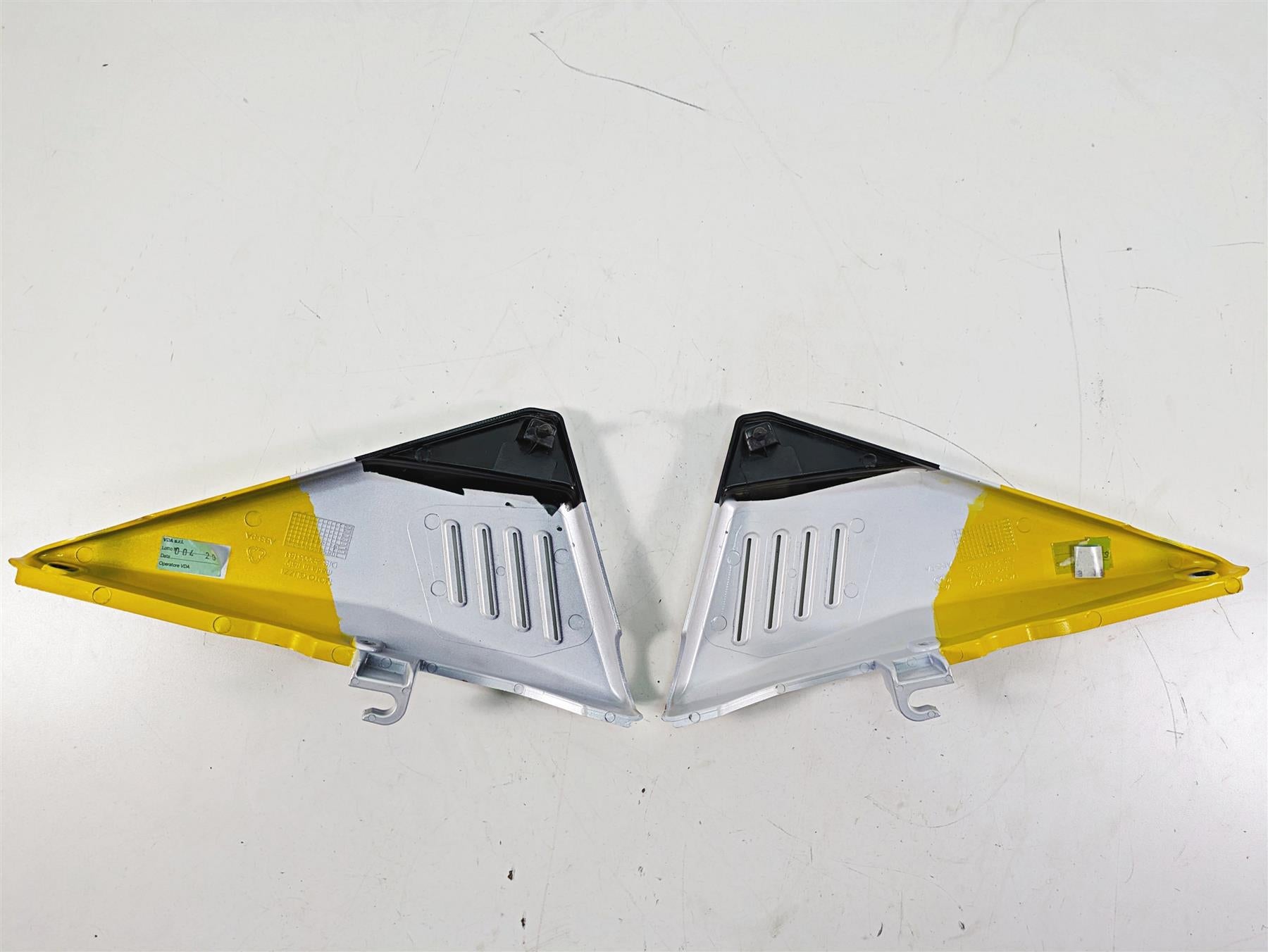 2020 Moto Guzzi V85 TT Adventure Triangle Side Cover Yellow Sahara 2H003214000Z1 {{ shop.shopifyCountryName }} - Mototech271