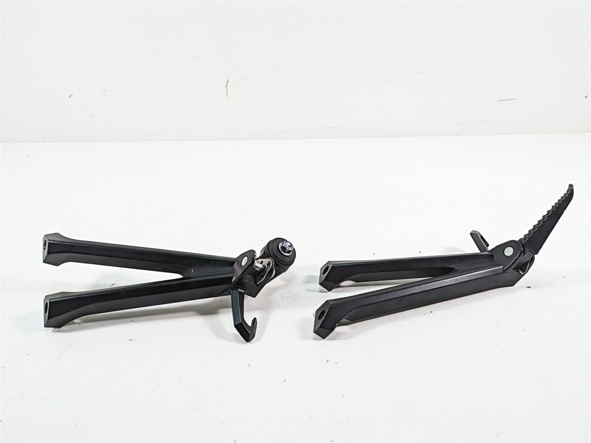 2022 Suzuki GSXR 750 Passenger Footpeg Foot Peg Rest Set 43600-14J30 43700-14J30 {{ shop.shopifyCountryName }} - Mototech271