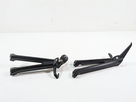 2022 Suzuki GSXR 750 Passenger Footpeg Foot Peg Rest Set 43600-14J30 43700-14J30 {{ shop.shopifyCountryName }} - Mototech271