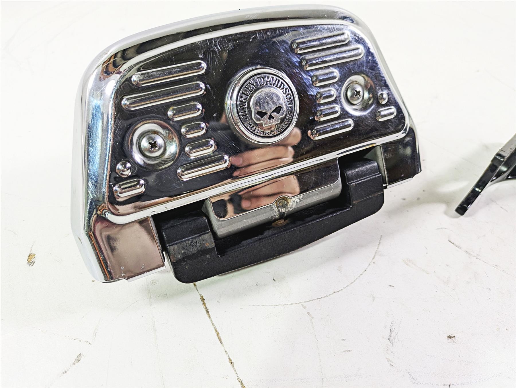 2008 Harley FLSTC 105TH Softail Heritage Right Rear Footboard & Bracket 50483-00 {{ shop.shopifyCountryName }} - Mototech271