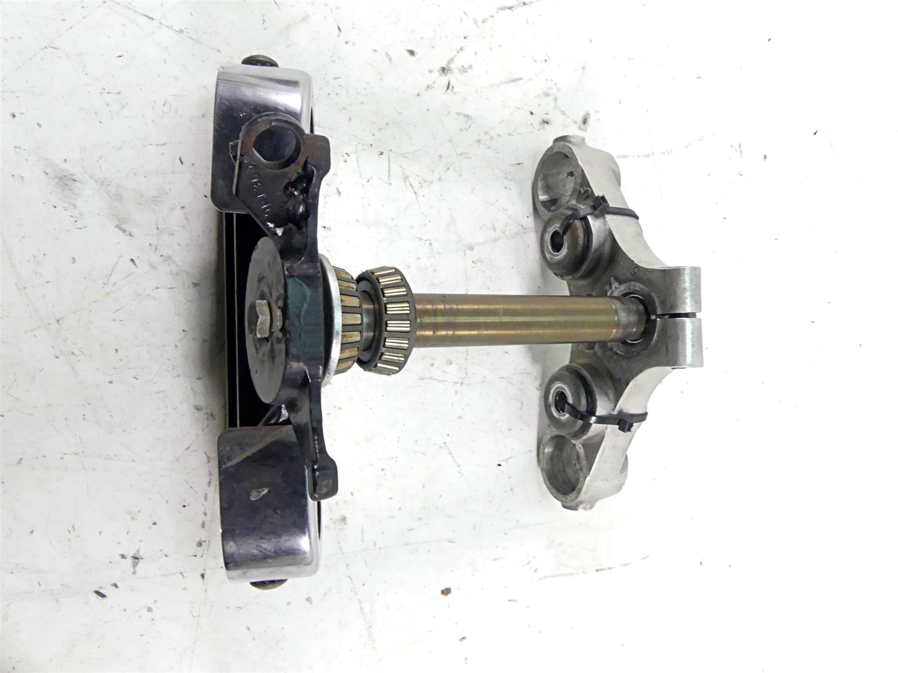 1979 Harley Sportster XLS1000 Roadster Upper & Lower Triple Tree 35mm 45703-78 {{ shop.shopifyCountryName }} - Mototech271