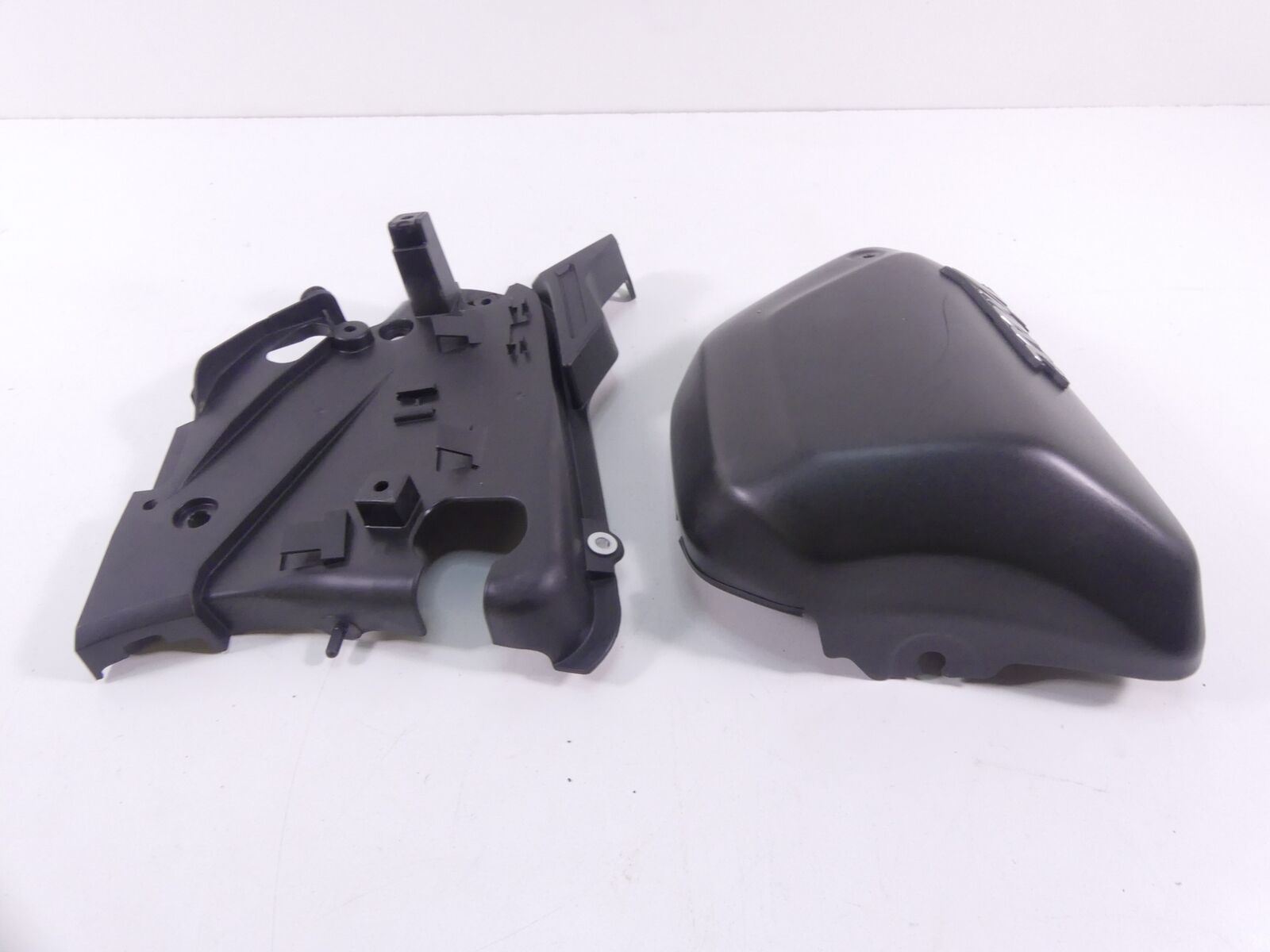 2019 Yamaha VMX17 V-Max 1700 Right Side Cover Fairing + Mount 2S3-21741-20-00 {{ shop.shopifyCountryName }} - Mototech271