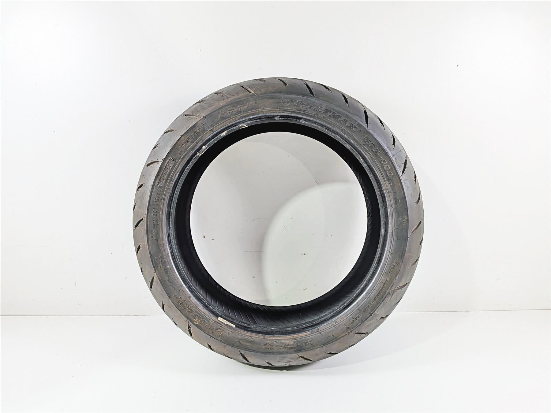 Used Motorcycle Rear Tire Dunlop 190/55R17 GPR-300 Sportmax DOT 1524 45067876 {{ shop.shopifyCountryName }} - Mototech271
