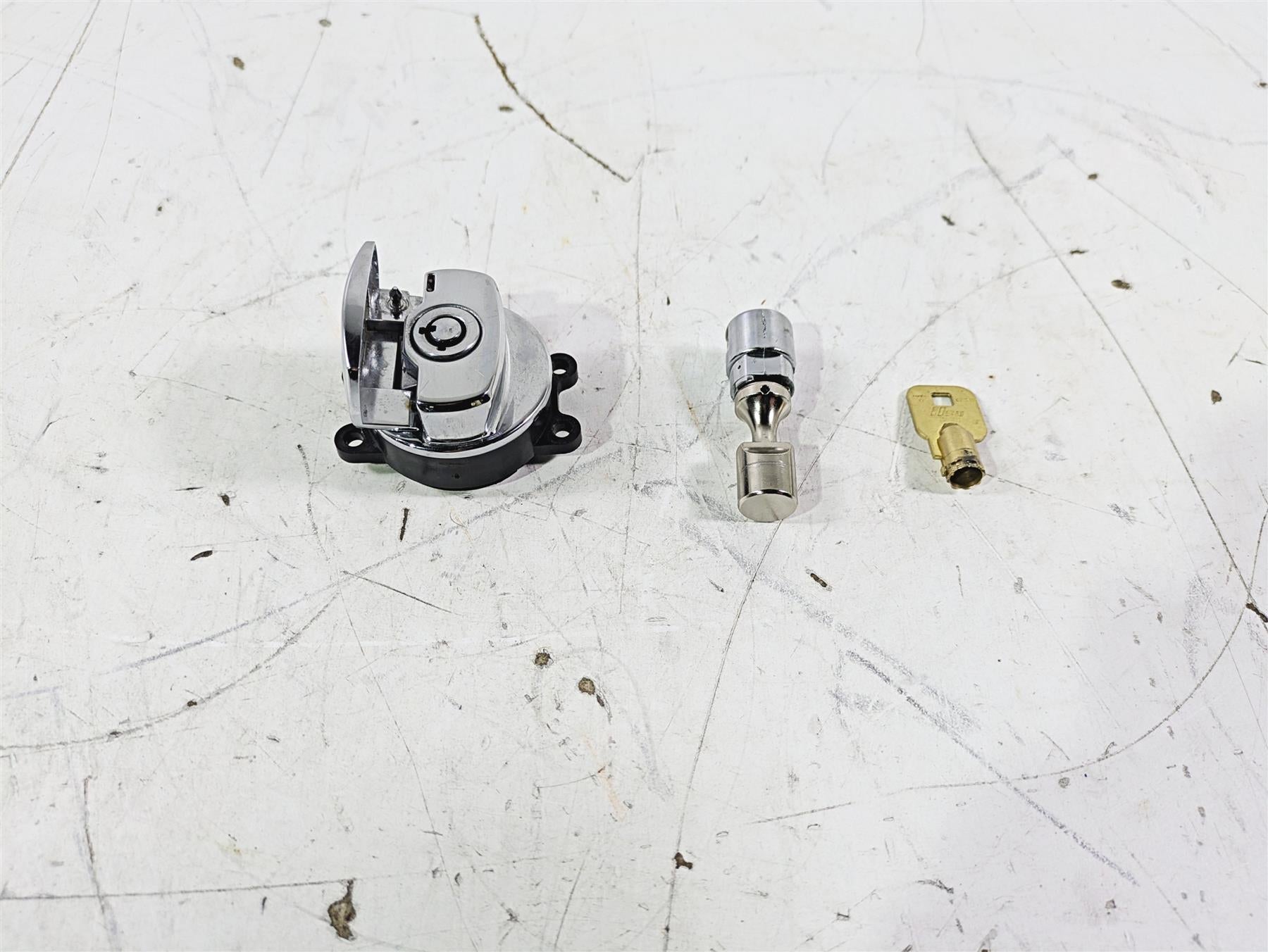 2016 Harley FLSTC Softail Heritage Ignition Switch Key Lock Set 71400076 {{ shop.shopifyCountryName }} - Mototech271