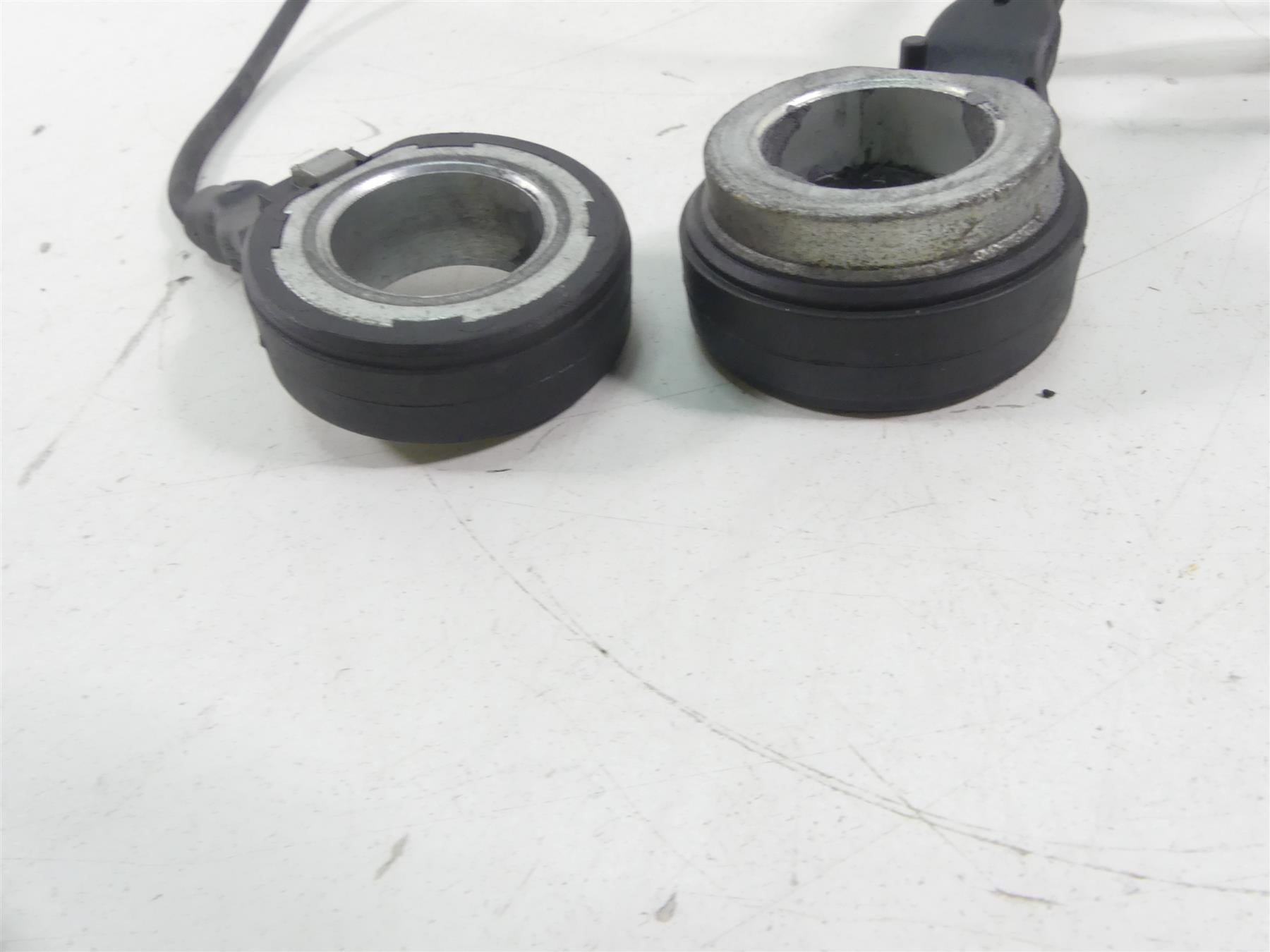 2017 Harley Touring FLHTKL Electra Glide Abs Wheel Speed Sensor Set 32700015 {{ shop.shopifyCountryName }} - Mototech271