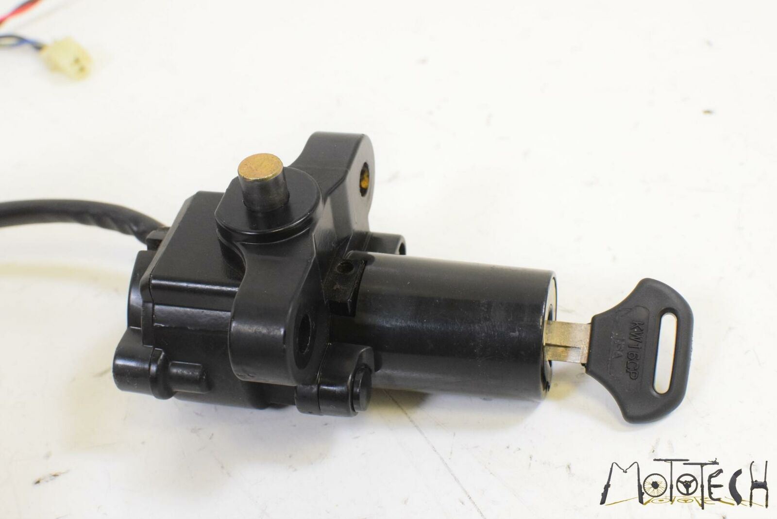 2012 Yamaha YZFR6 YZF R6 Ignition Switch Gas Cap Seat Lock Key SET 2C0-82501-10 {{ shop.shopifyCountryName }} - Mototech271