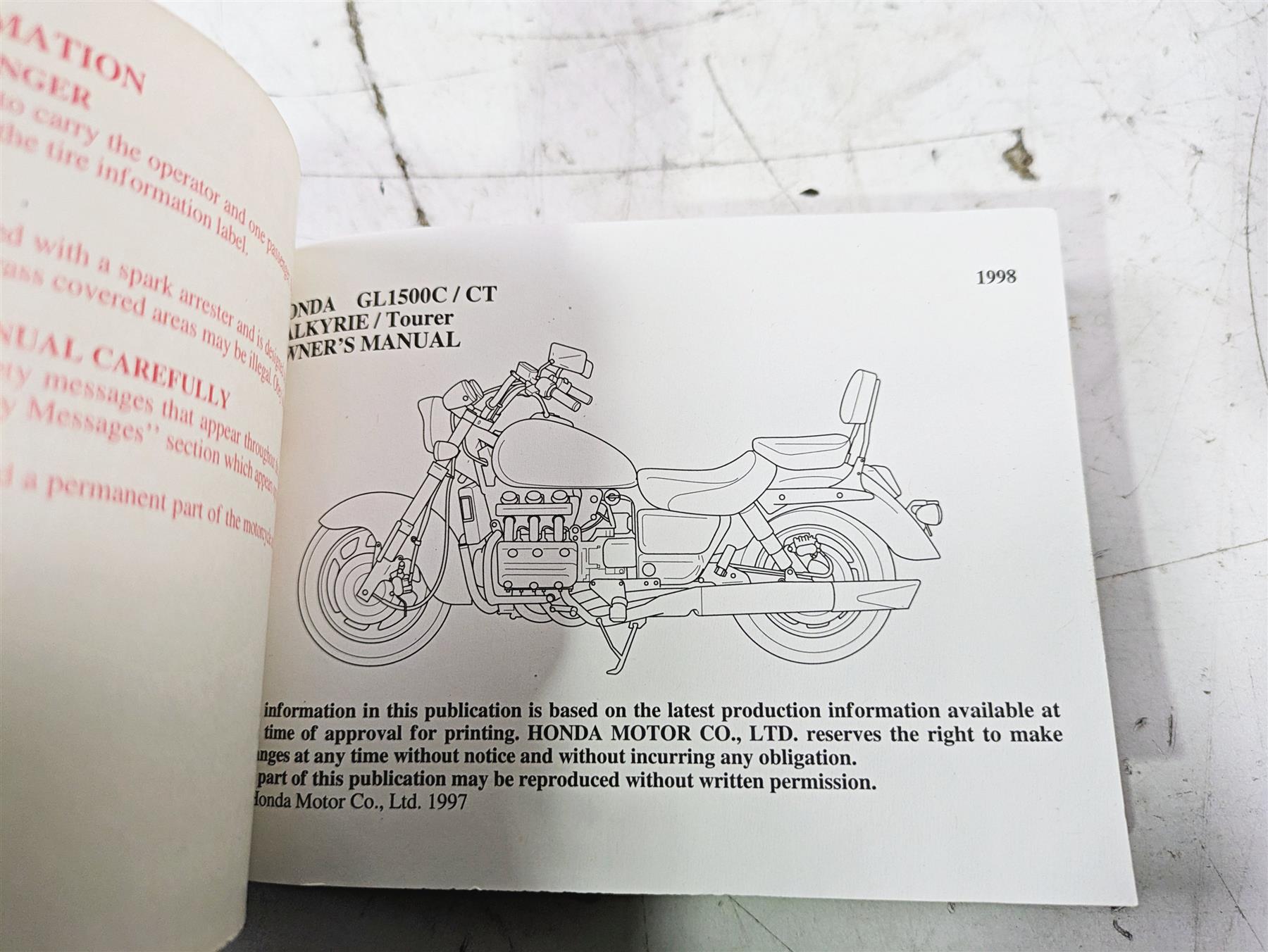 2002 Honda GL1500 CD Valkyrie Deluxe Owners Manual Tourer 00X31-MZ0-6200 {{ shop.shopifyCountryName }} - Mototech271