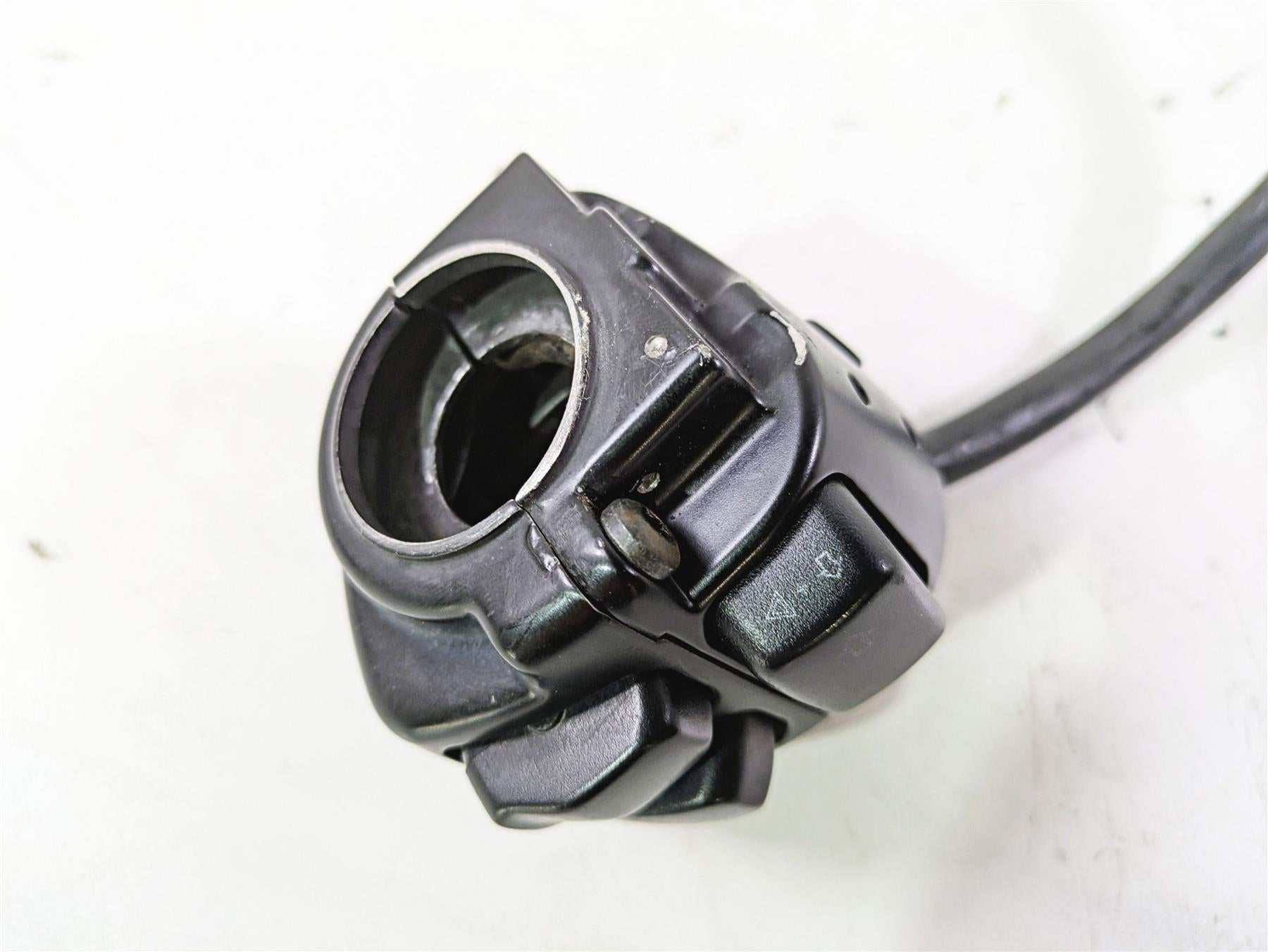 2013 Harley VRSCF Muscle Rod Right Hand Control Switch - Read 71684-06A {{ shop.shopifyCountryName }} - Mototech271