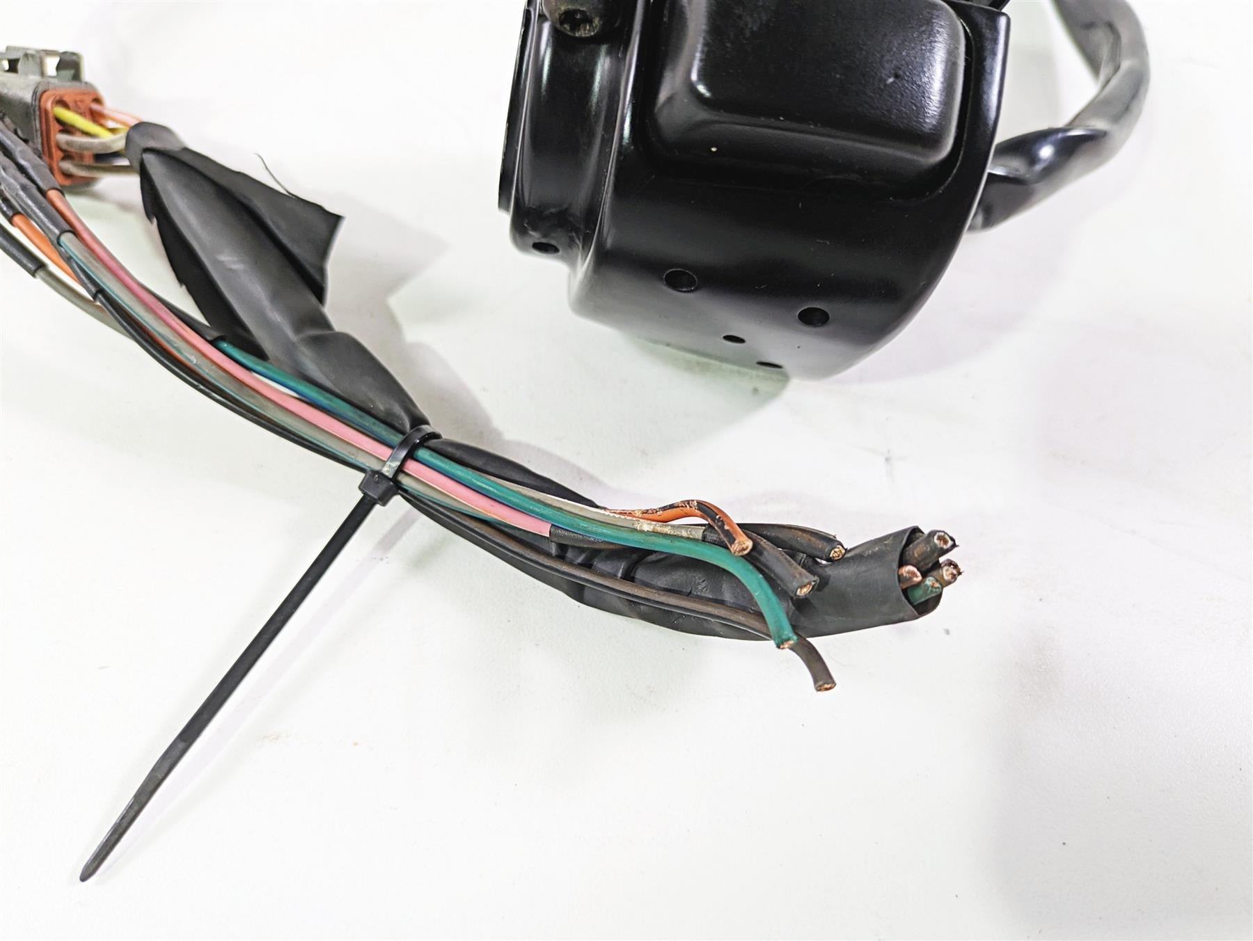 2005 Harley Touring FLHRI Road King Left Hand Control Switch 71597-96B {{ shop.shopifyCountryName }} - Mototech271