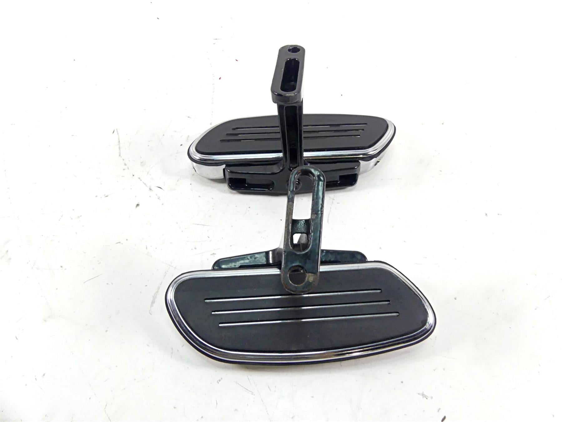 2006 Harley Touring FLHTCU SE E-Glide Rear Floorboard Floor Board Set 47373-04 {{ shop.shopifyCountryName }} - Mototech271