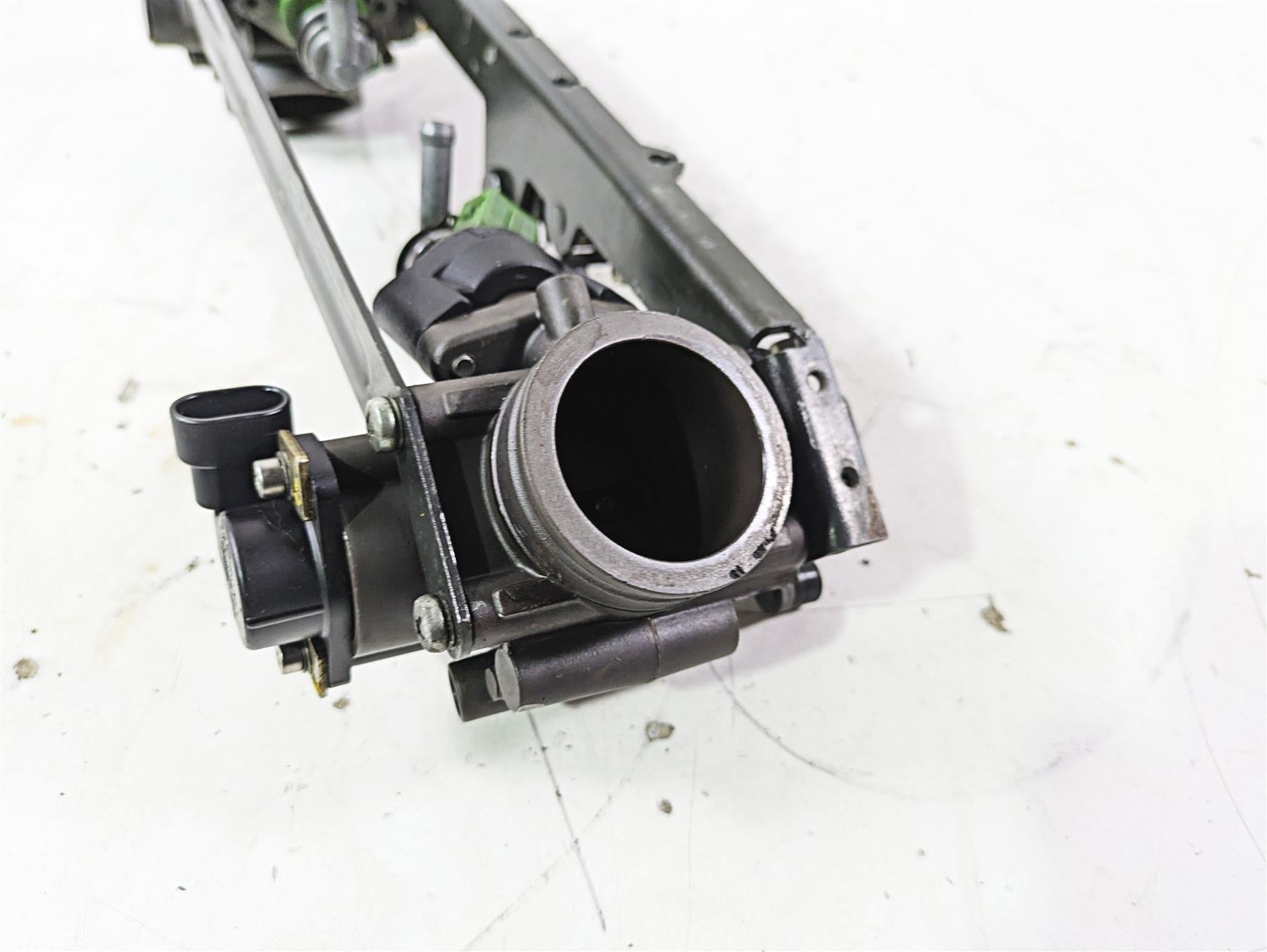 1998 Moto Guzzi California 1100 EV Throttle Body Fuel Injectors GU30112571 {{ shop.shopifyCountryName }} - Mototech271