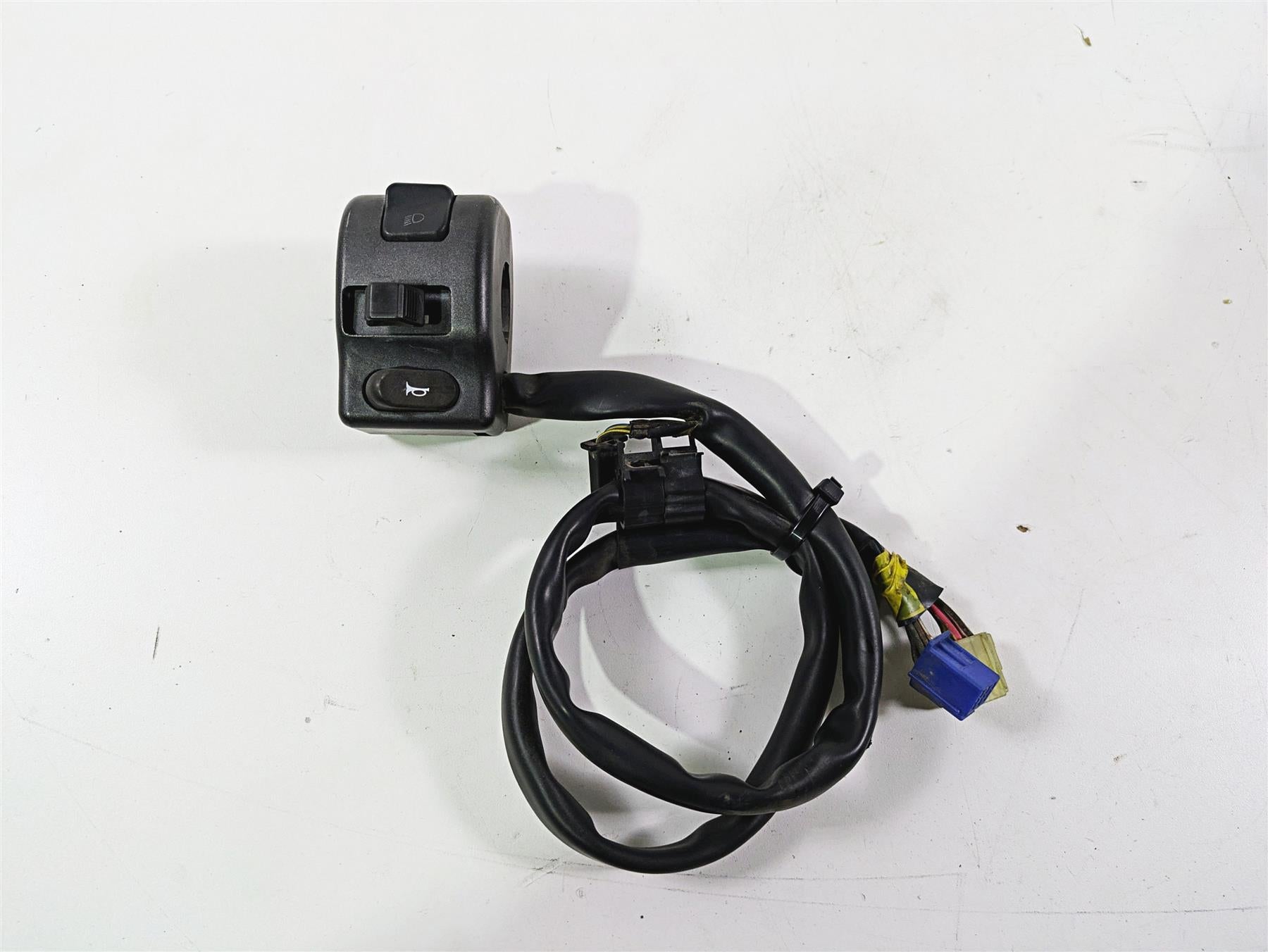 2007 Yamaha XVS1300 V-Star Left Hand Control Switch 3D8-83973-00-00 {{ shop.shopifyCountryName }} - Mototech271