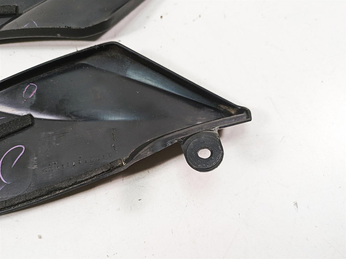 2007 Yamaha R1 YZFR1 Side Trim Infill under Tank Side Cover Fairing 4C8-24139-00 {{ shop.shopifyCountryName }} - Mototech271