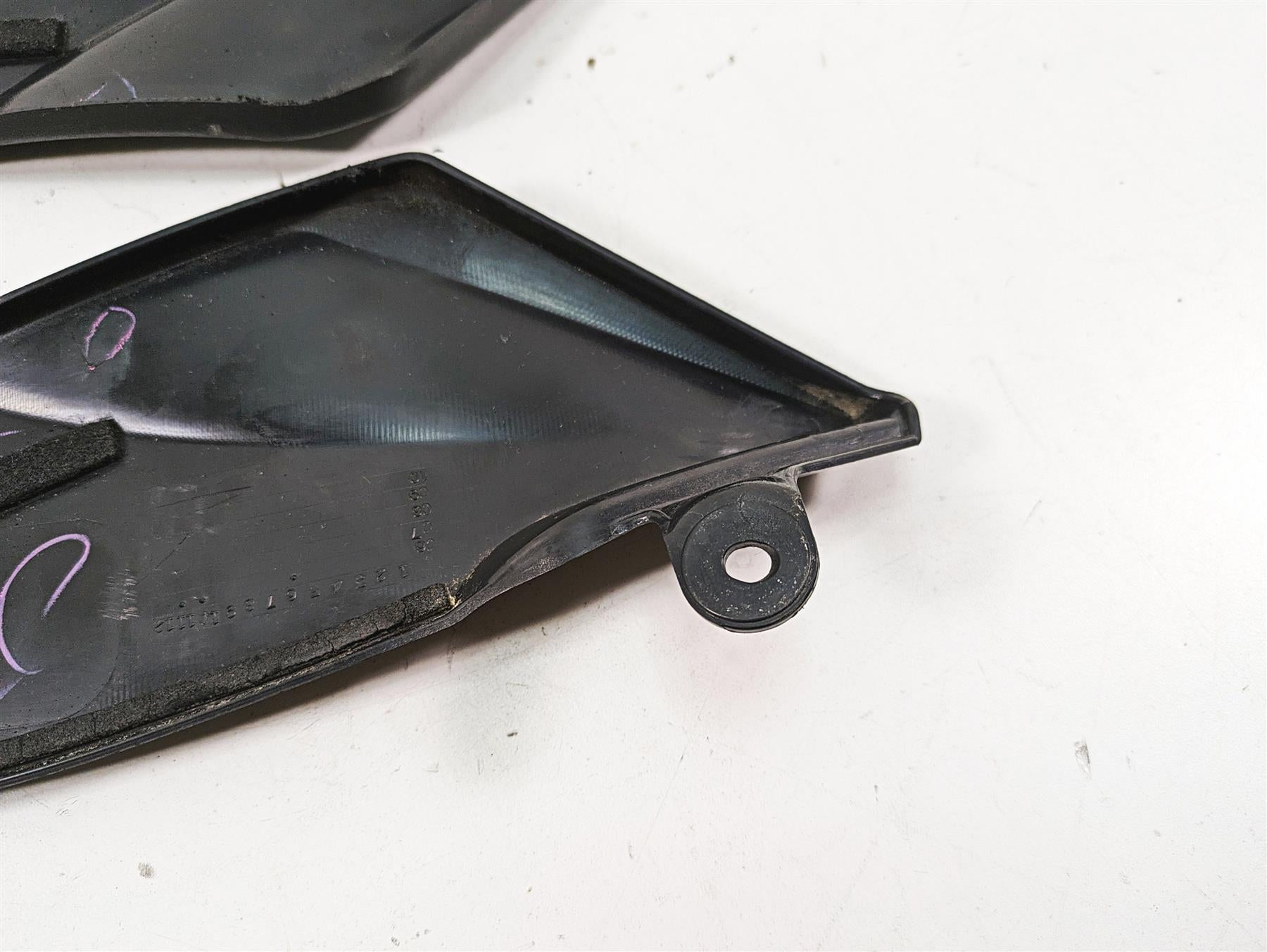 2007 Yamaha R1 YZFR1 Side Trim Infill under Tank Side Cover Fairing 4C8-24139-00 {{ shop.shopifyCountryName }} - Mototech271