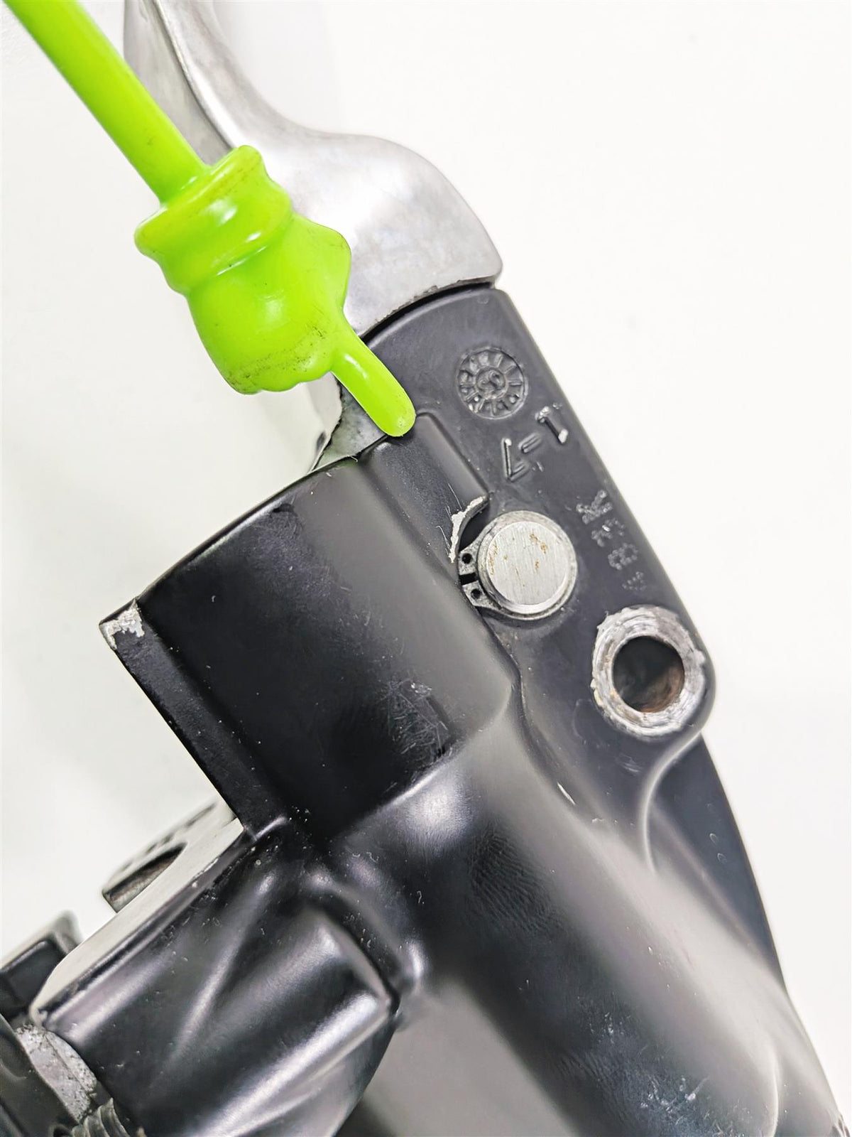 2004 Harley Touring FLTRI Road Glide Front Brake Master Cylinder 11/16 41700737-Mototech271