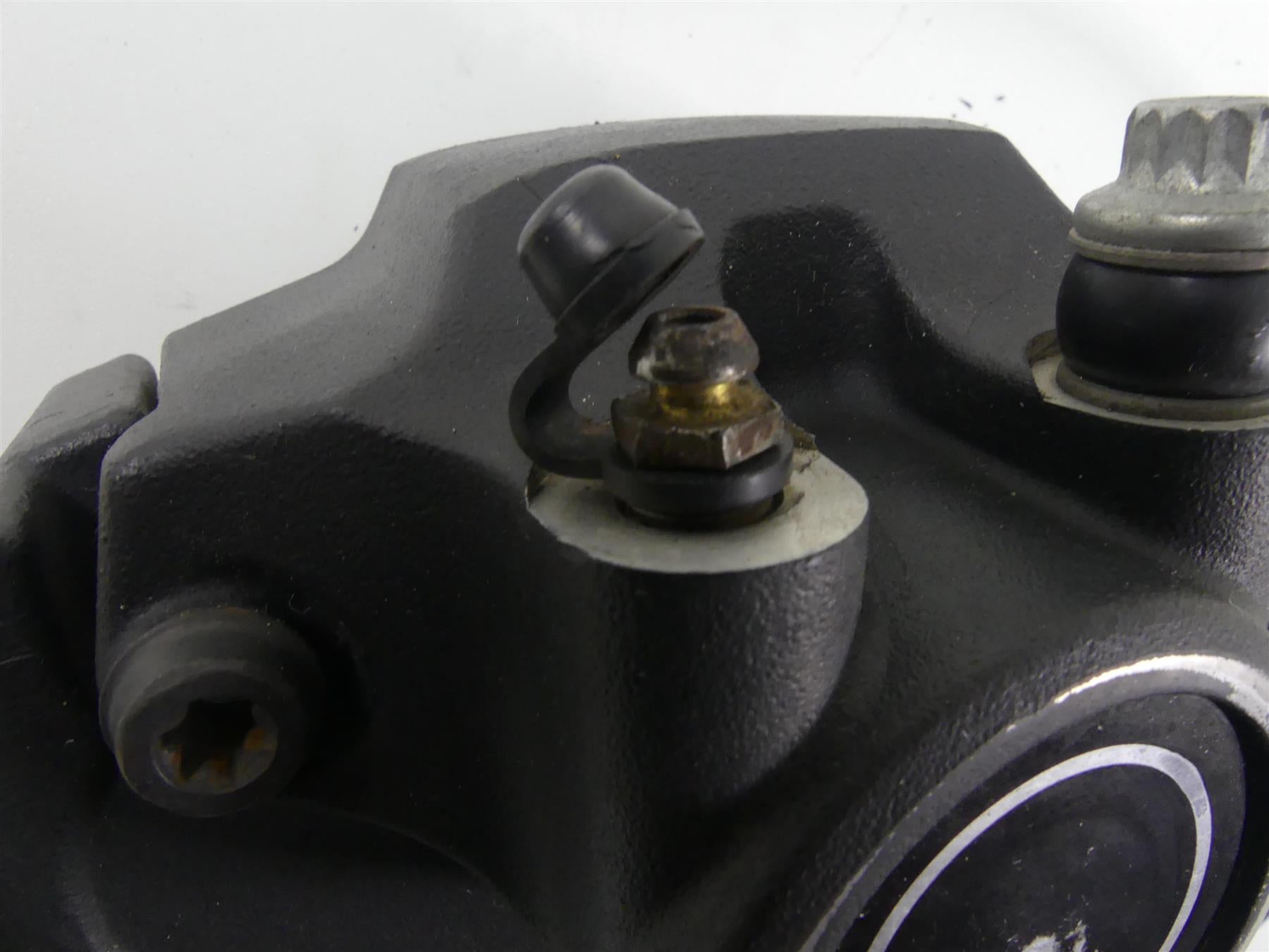 1999 Harley Dyna FXDL Low Rider Rear Brake Caliper & Bracket 44050-87 {{ shop.shopifyCountryName }} - Mototech271