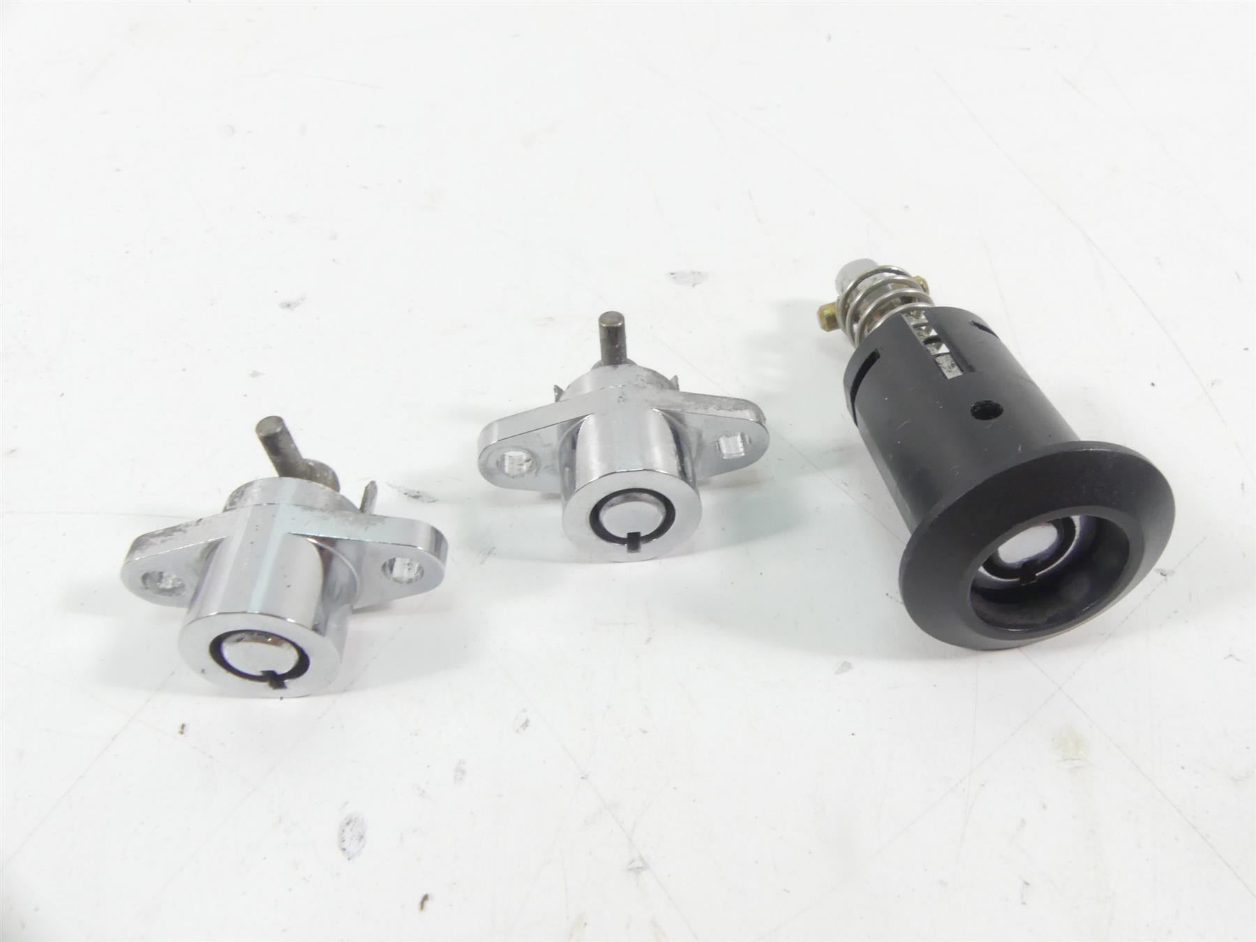2007 Harley Touring FLHTCU SE CVO Electra Glide Ign Switch Key Lock Set 71530-03 {{ shop.shopifyCountryName }} - Mototech271