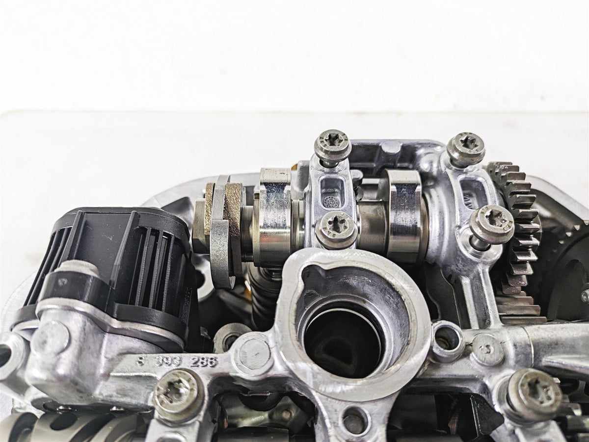 2022 BMW R1250 RT K052 Right Cylinder Head Cylinderhead -Read 11128504124 {{ shop.shopifyCountryName }} - Mototech271