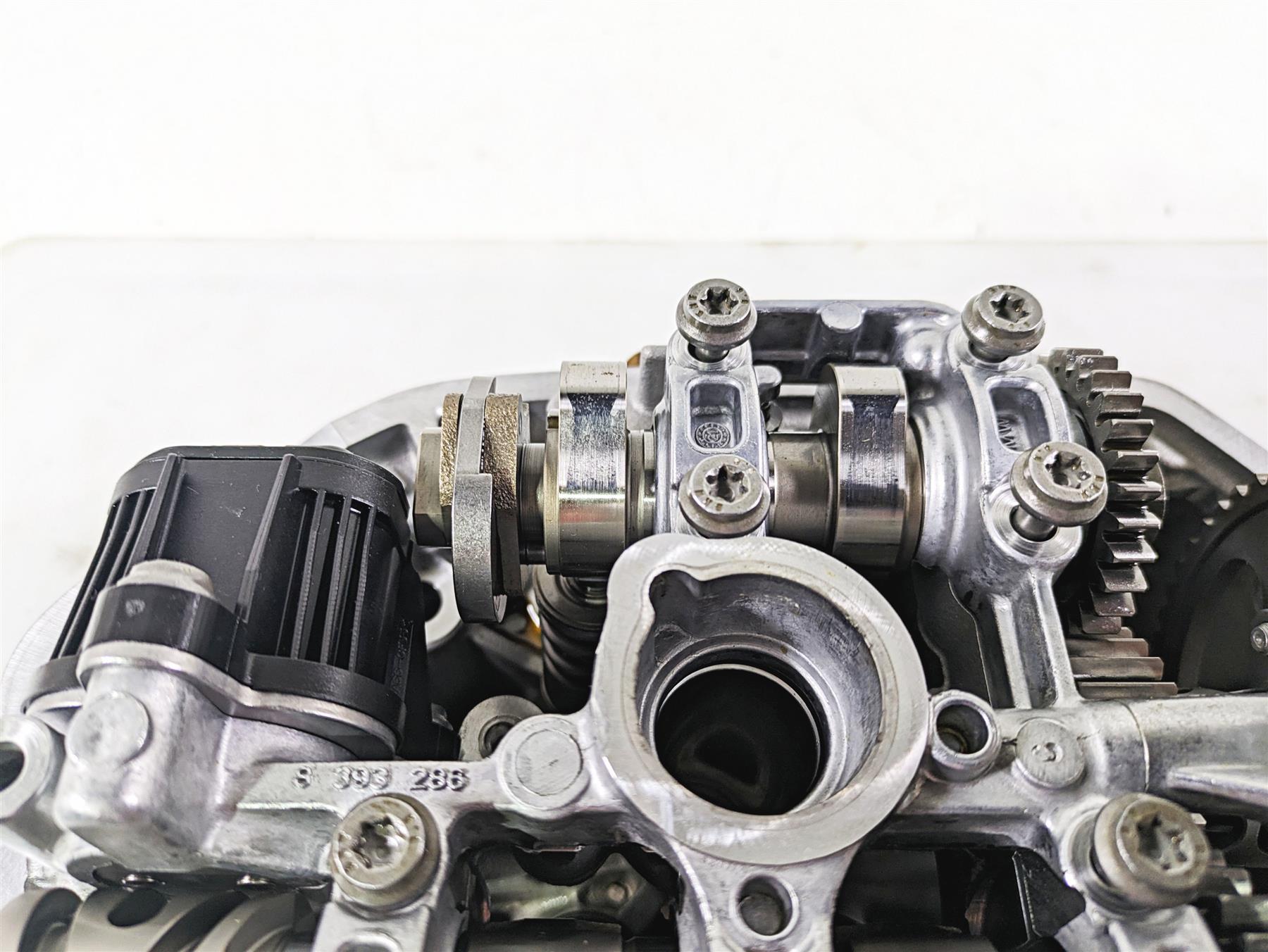 2022 BMW R1250 RT K052 Right Cylinder Head Cylinderhead -Read 11128504124 {{ shop.shopifyCountryName }} - Mototech271