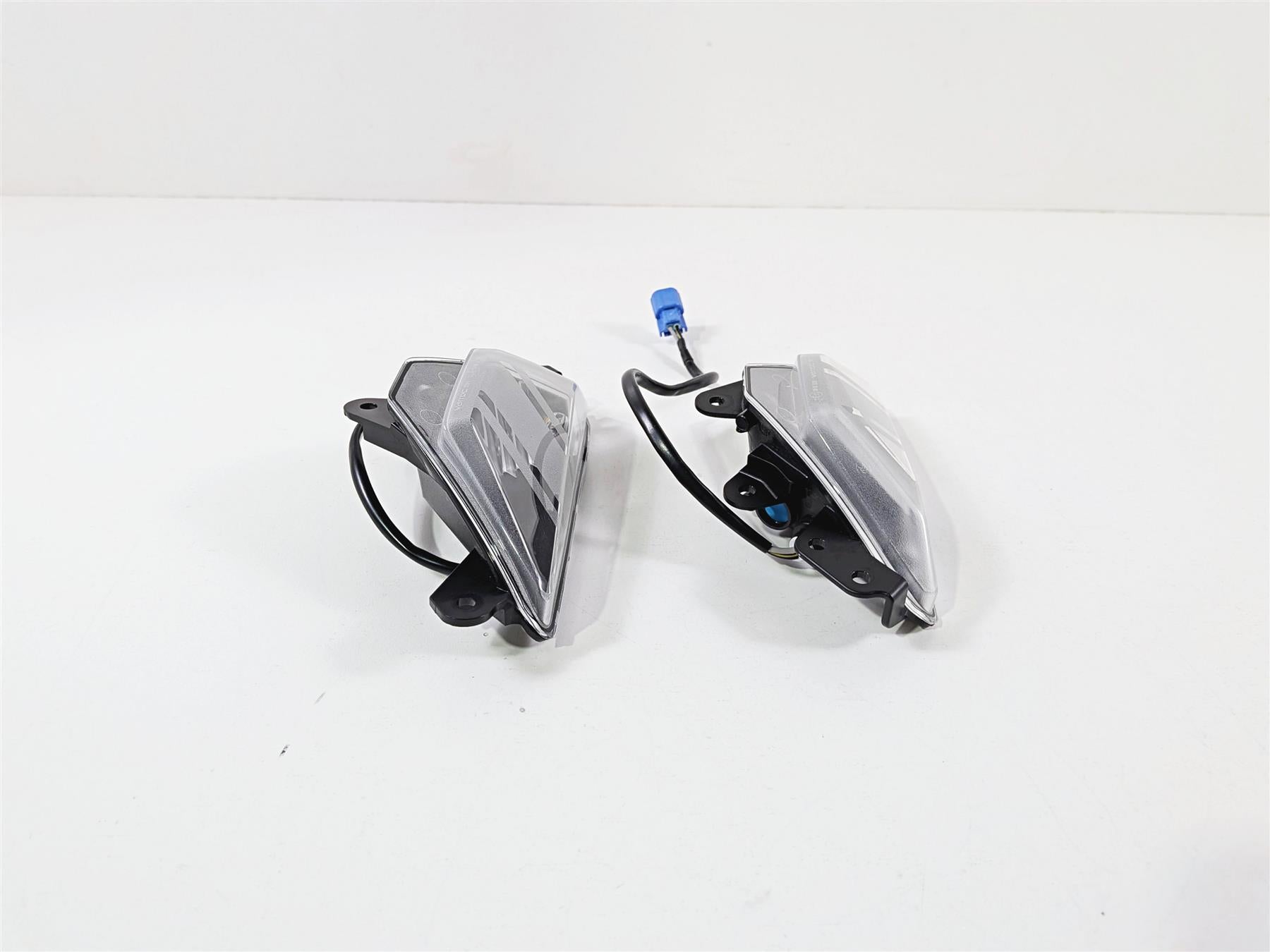 2024 Kawasaki EX500 Ninja 40th An. Front Blinker Turn Signal Set 23040-0157 {{ shop.shopifyCountryName }} - Mototech271