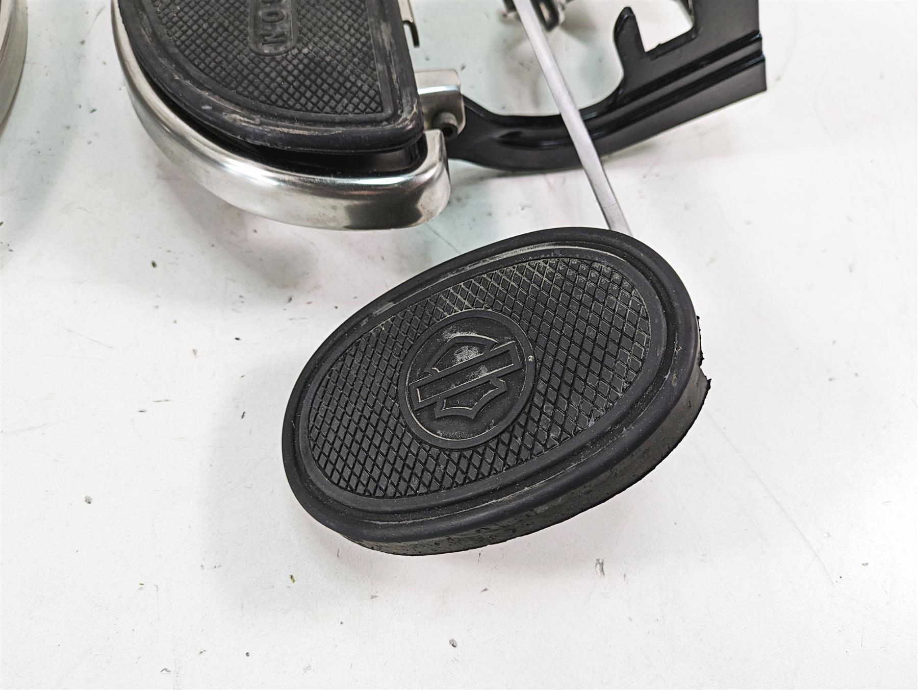 2013 Harley Softail FLSTC Heritage Classic Front Floorboard Lever Set 33630-07A {{ shop.shopifyCountryName }} - Mototech271