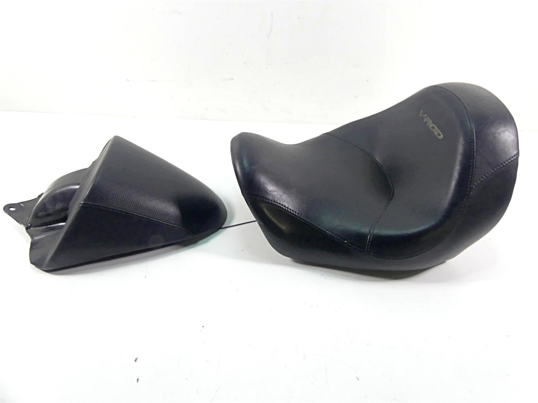 2005 Harley VRSCSE CVO V-Rod Front Rear Seat Saddle Set 51595-05 51594-05 {{ shop.shopifyCountryName }} - Mototech271