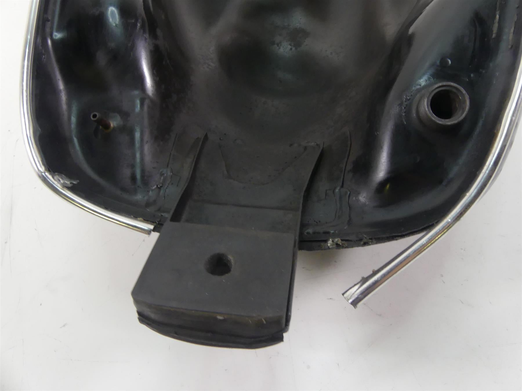 2007 Honda VT1100 C Shadow Spirit Fuel Gas Petrol Tank -Read 17520-MAA-B00 {{ shop.shopifyCountryName }} - Mototech271